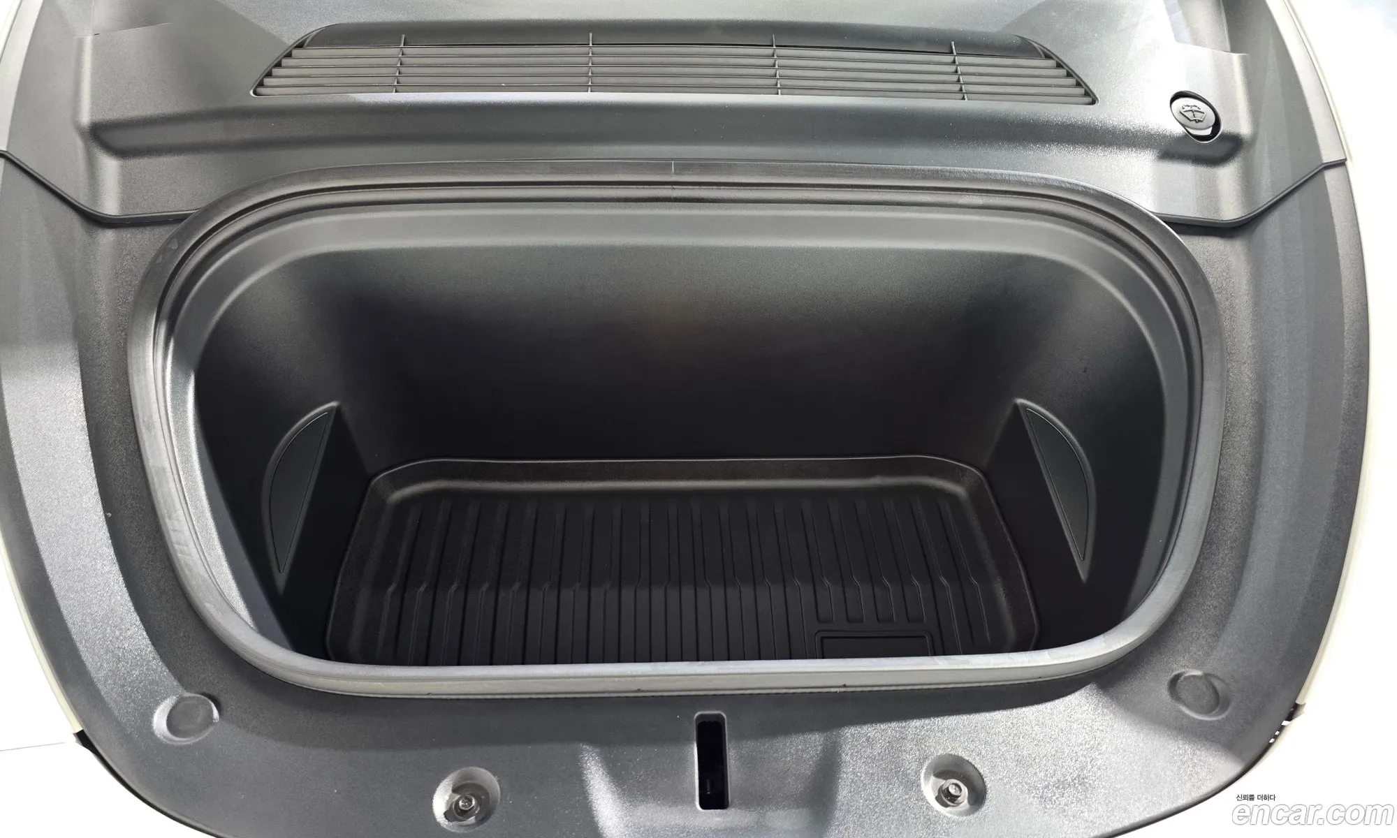 Tesla Model Y 2023 LRWYGCFS3PC074558 — 14