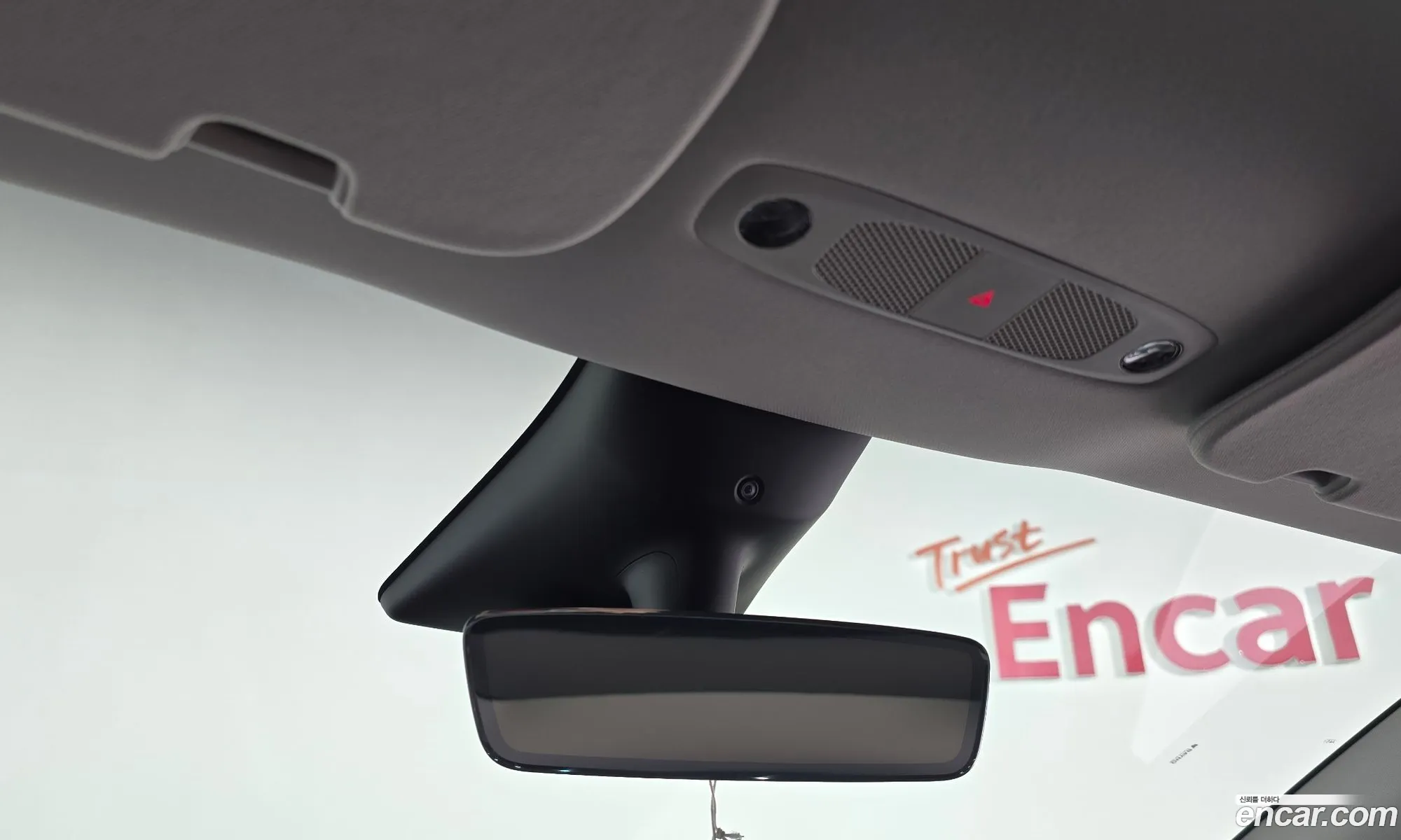 Tesla Model Y 2023 LRWYGCFS3PC074558 — 16