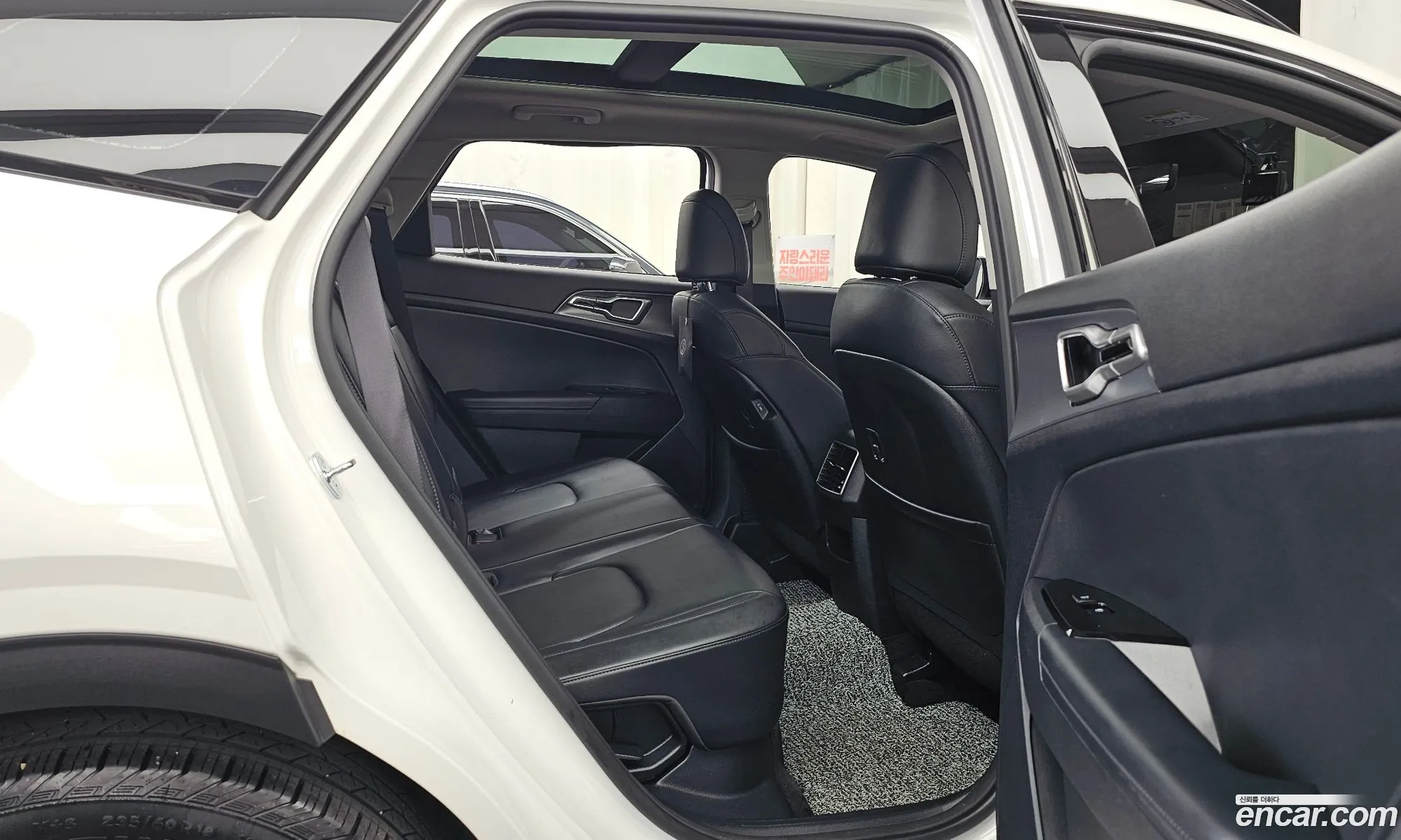 Kia Sportage Hybrid 2023 — 10