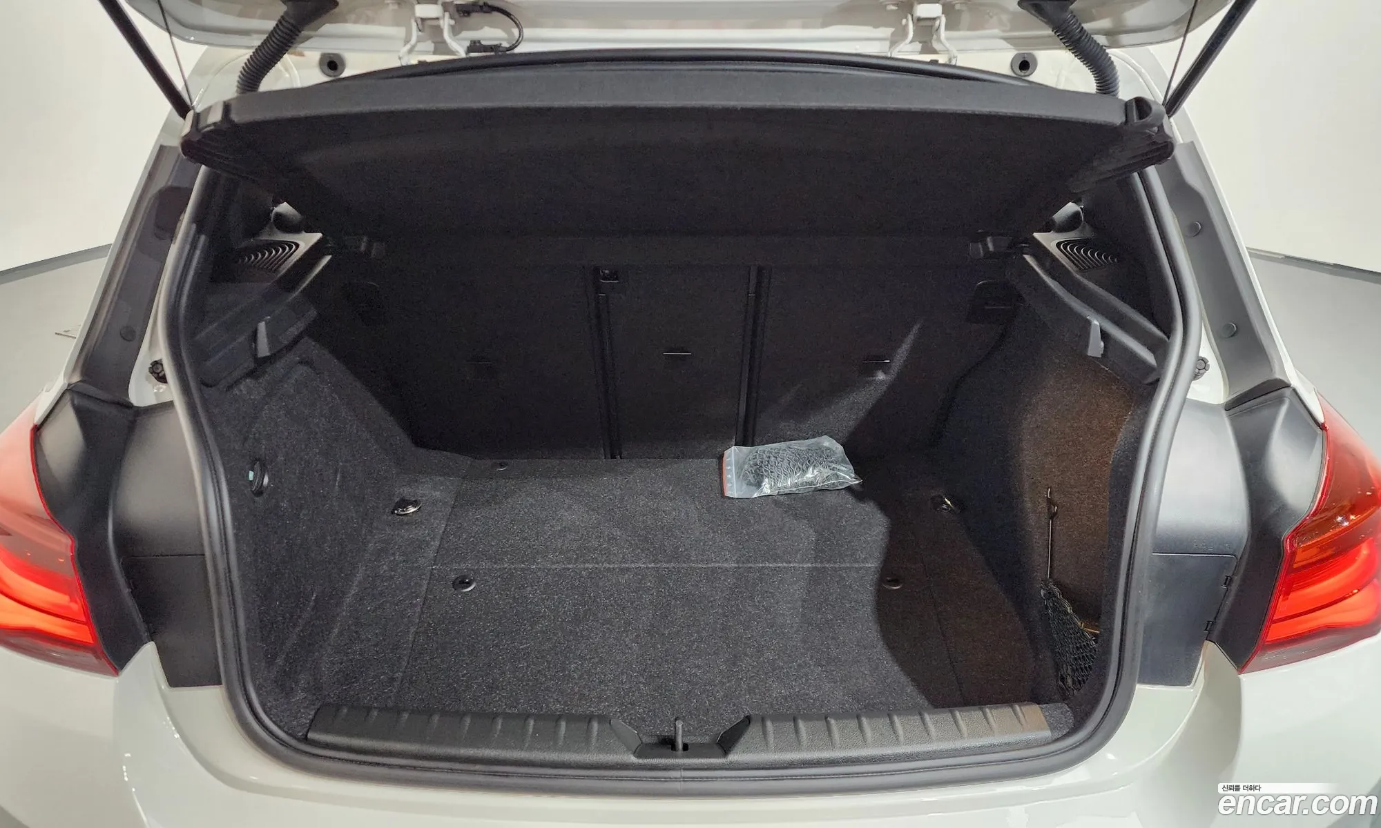 BMW 1 Series 2018 WBA1S5105J5L14979 — 6