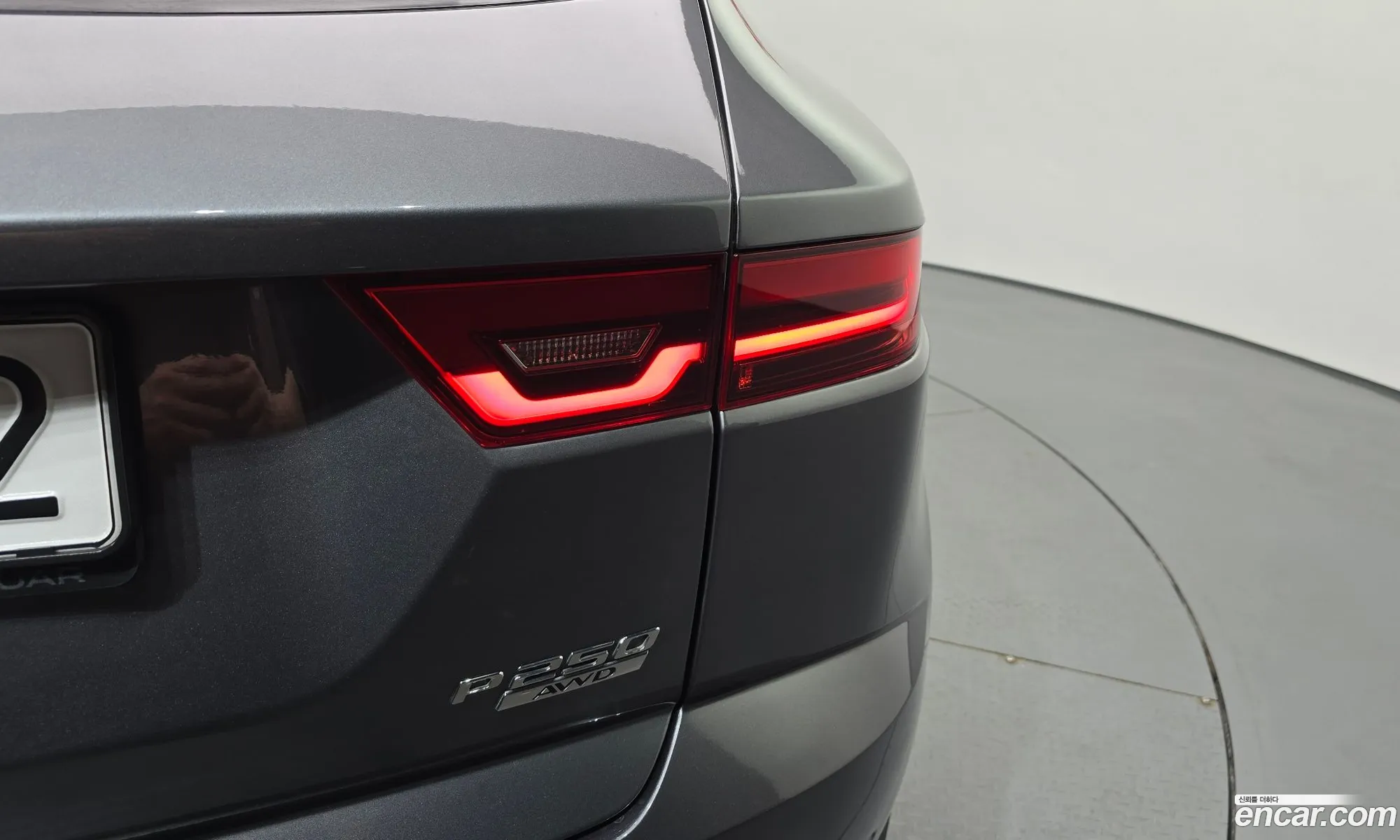 Jaguar E-Pace 2018 SADFA2BX7J1Z20897 — 25