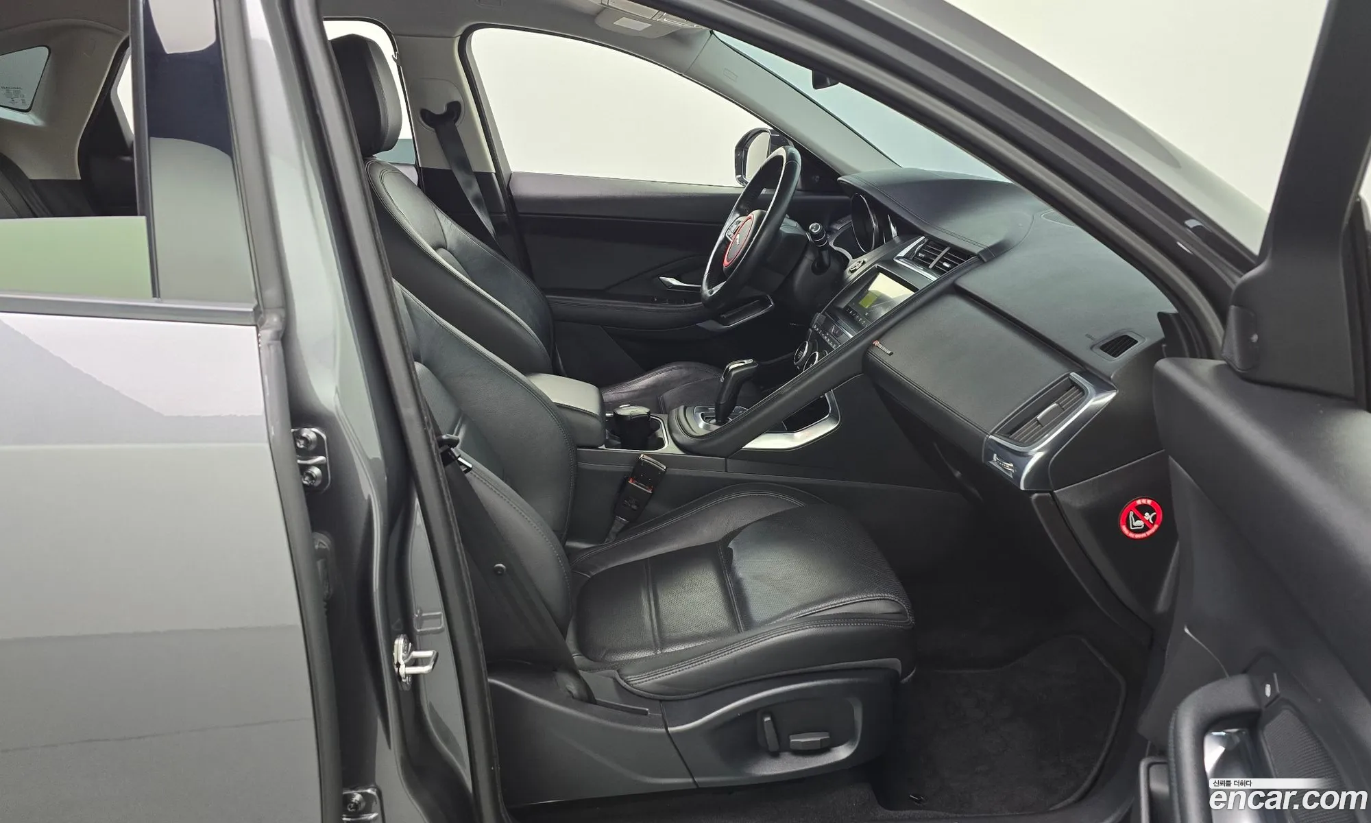 Jaguar E-Pace 2018 SADFA2BX7J1Z20897 — 14