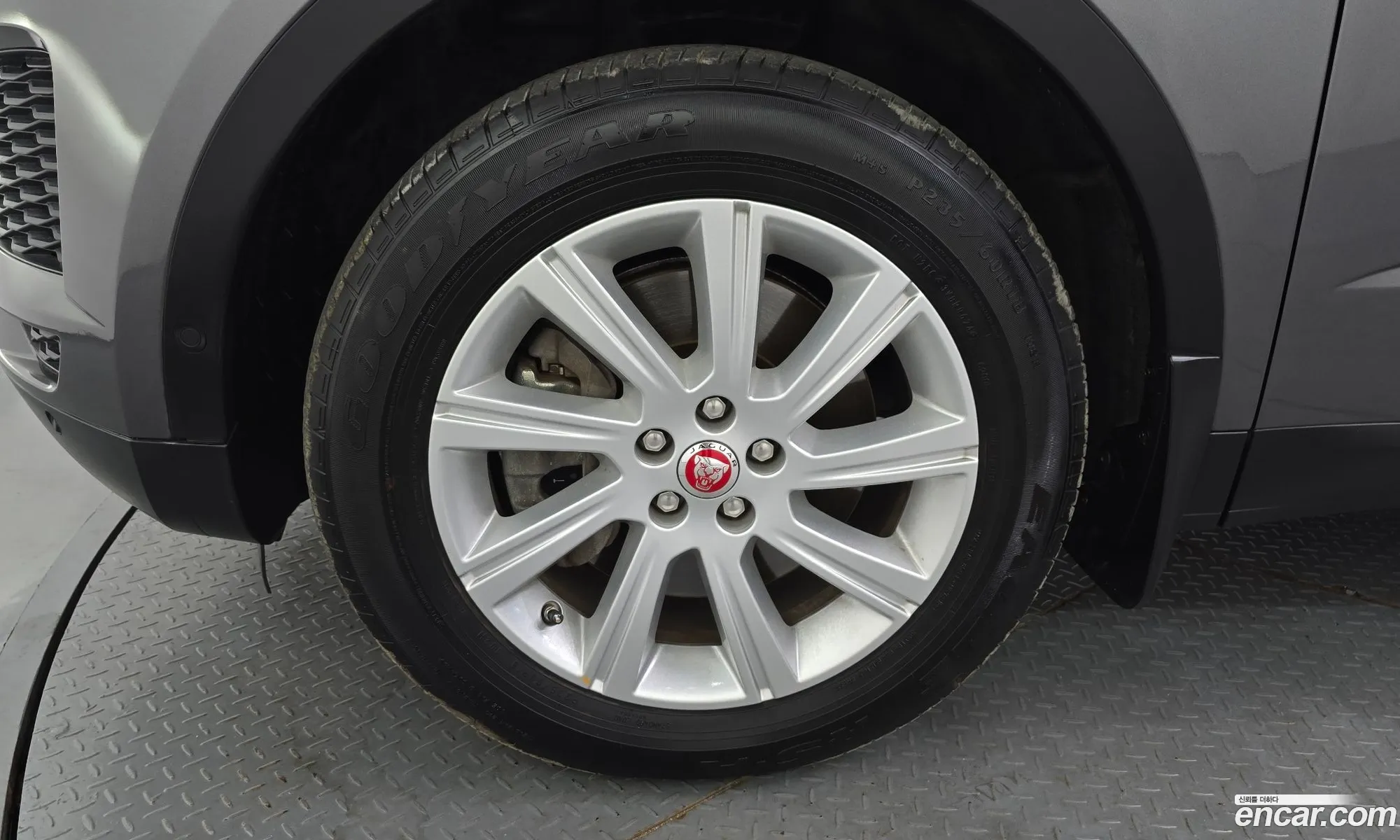 Jaguar E-Pace 2018 SADFA2BX7J1Z20897 — 7