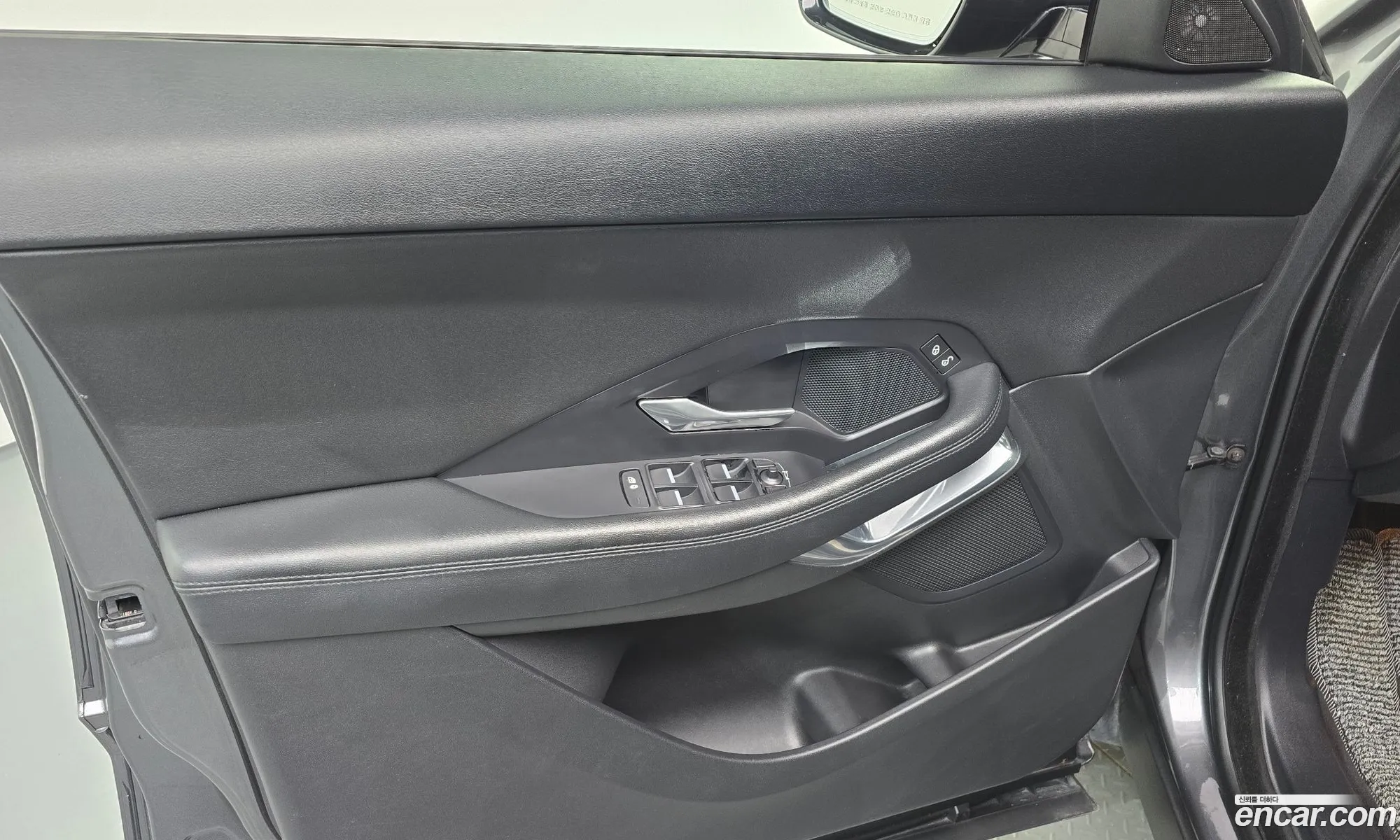 Jaguar E-Pace 2018 SADFA2BX7J1Z20897 — 30
