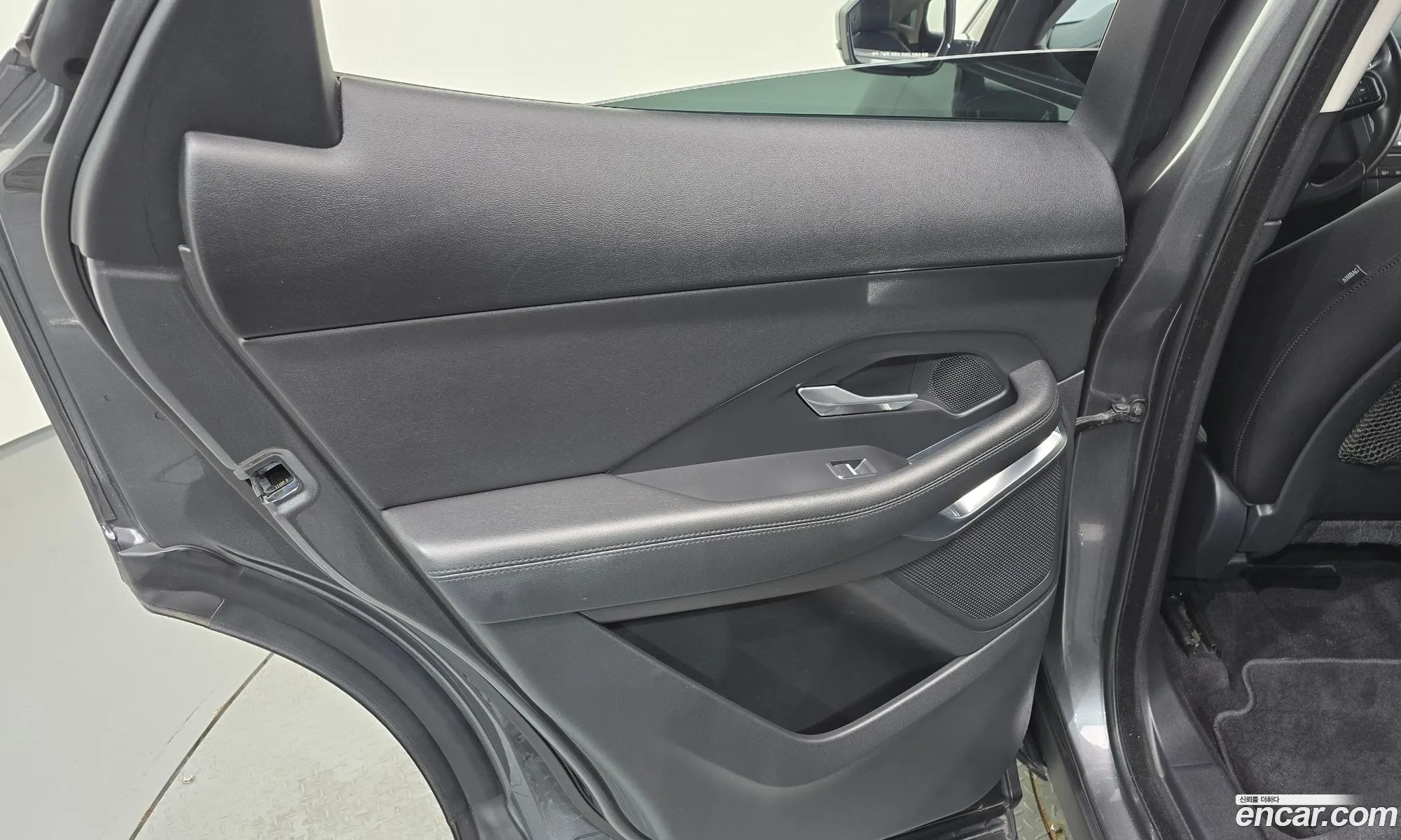 Jaguar E-Pace 2018 SADFA2BX7J1Z20897 — 21