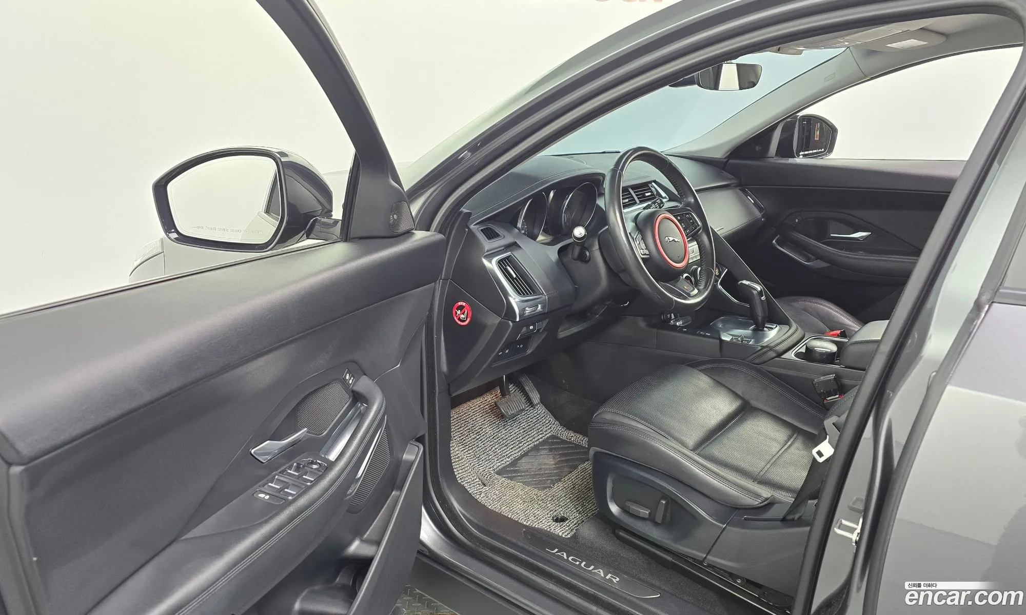 Jaguar E-Pace 2018 SADFA2BX7J1Z20897 — 27