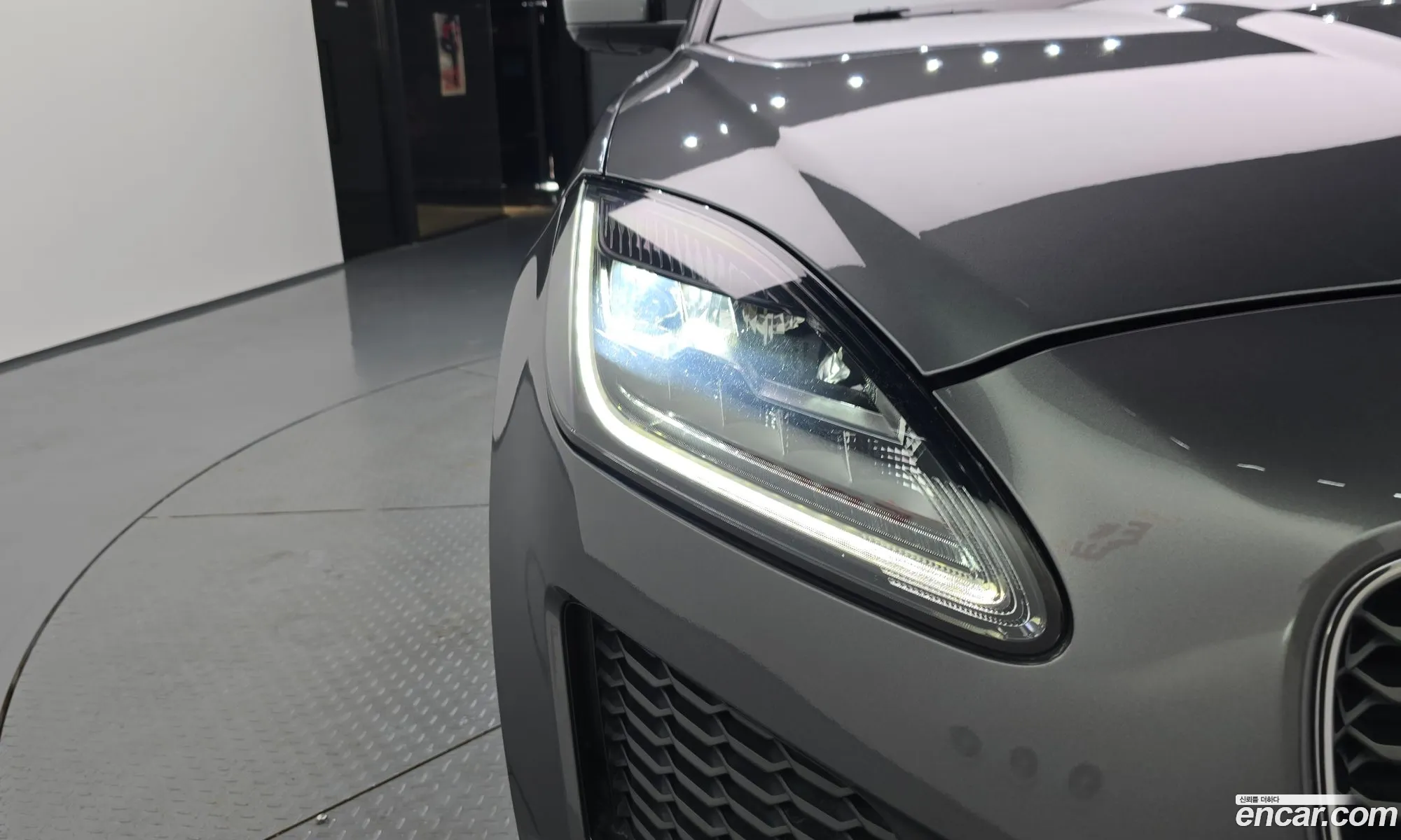Jaguar E-Pace 2018 SADFA2BX7J1Z20897 — 13