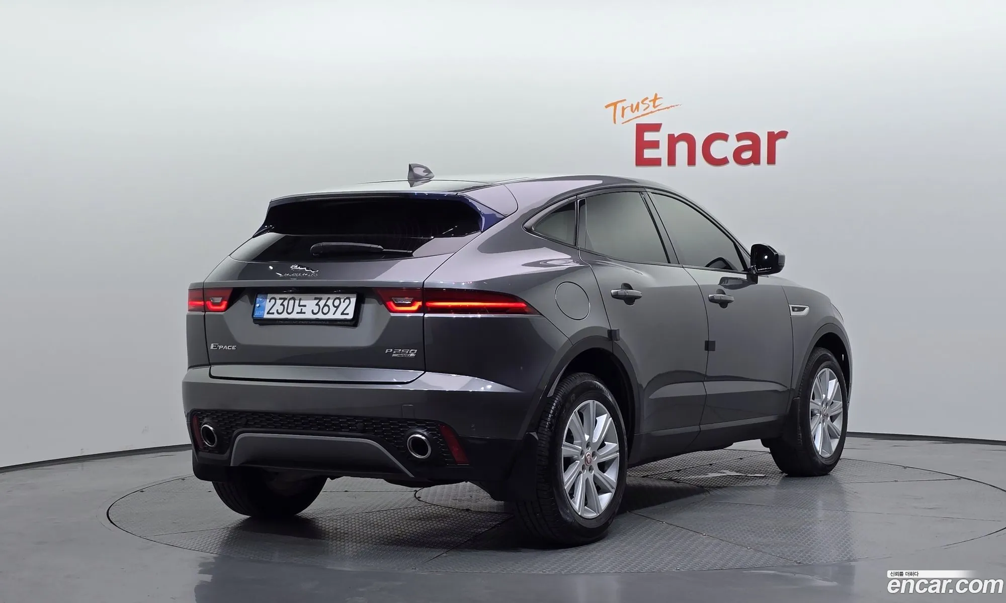 Jaguar E-Pace 2018 SADFA2BX7J1Z20897 — 16