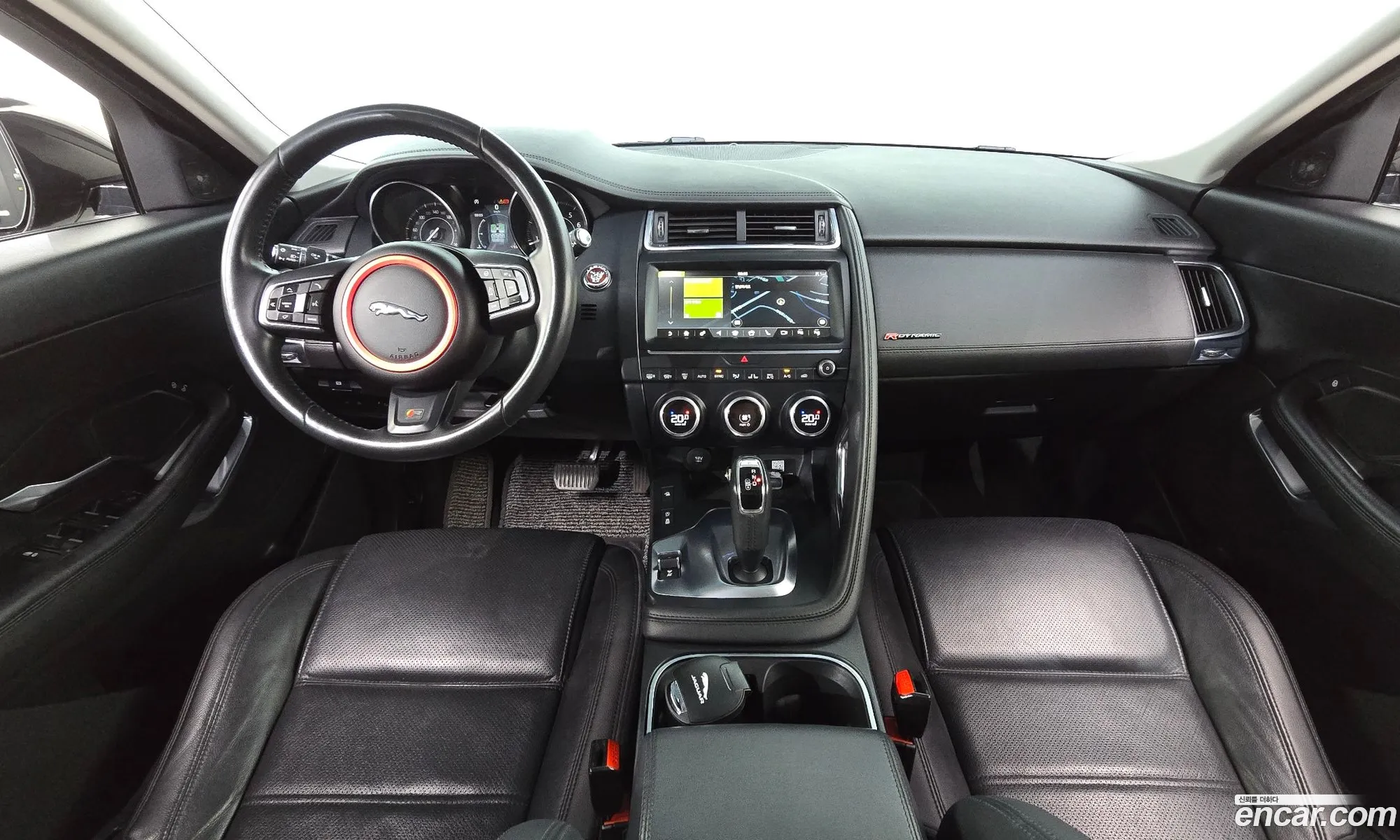 Jaguar E-Pace 2018 SADFA2BX7J1Z20897 — 32
