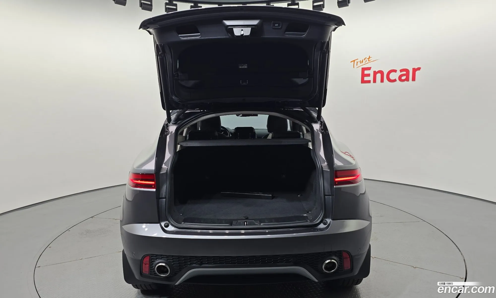 Jaguar E-Pace 2018 SADFA2BX7J1Z20897 — 11