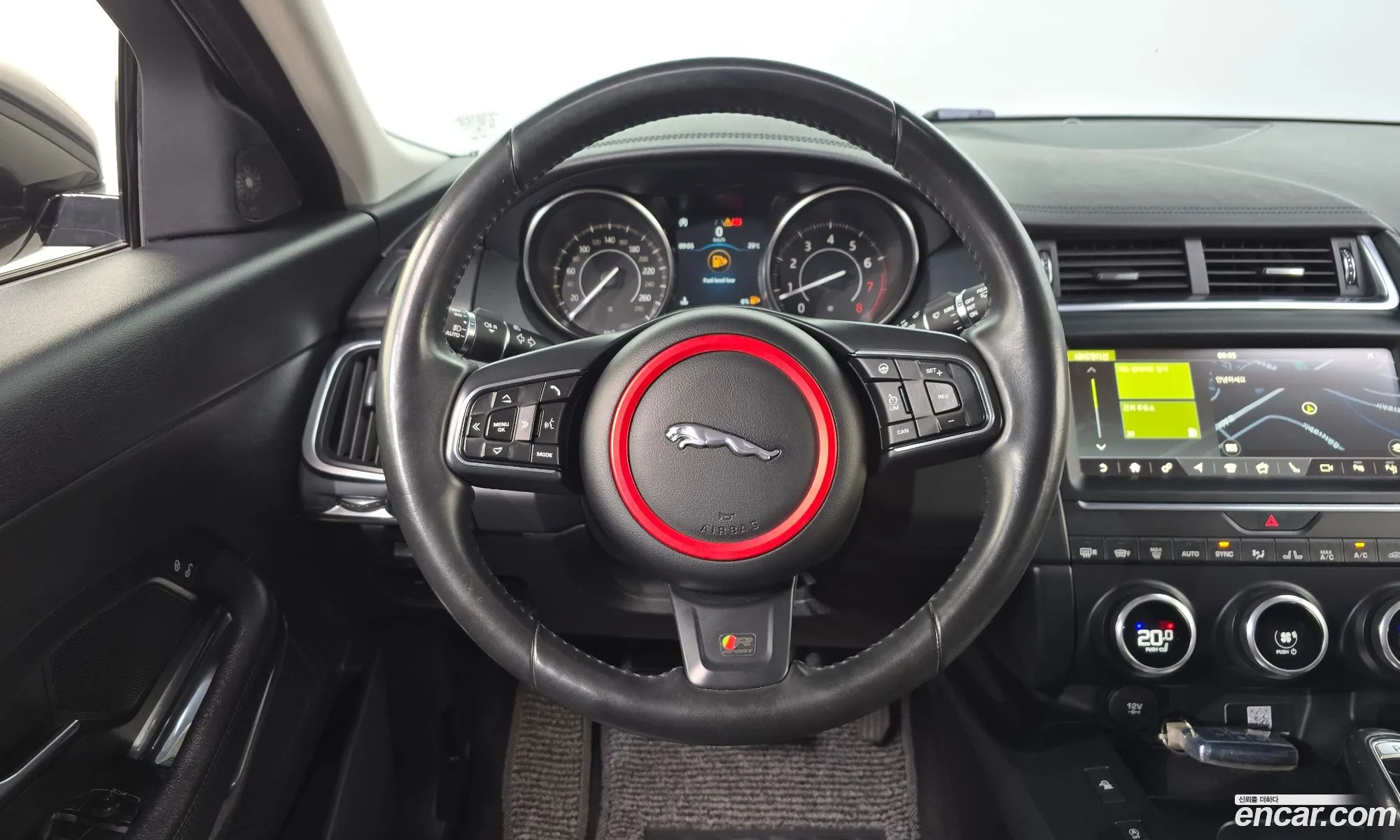 Jaguar E-Pace 2018 SADFA2BX7J1Z20897 — 12