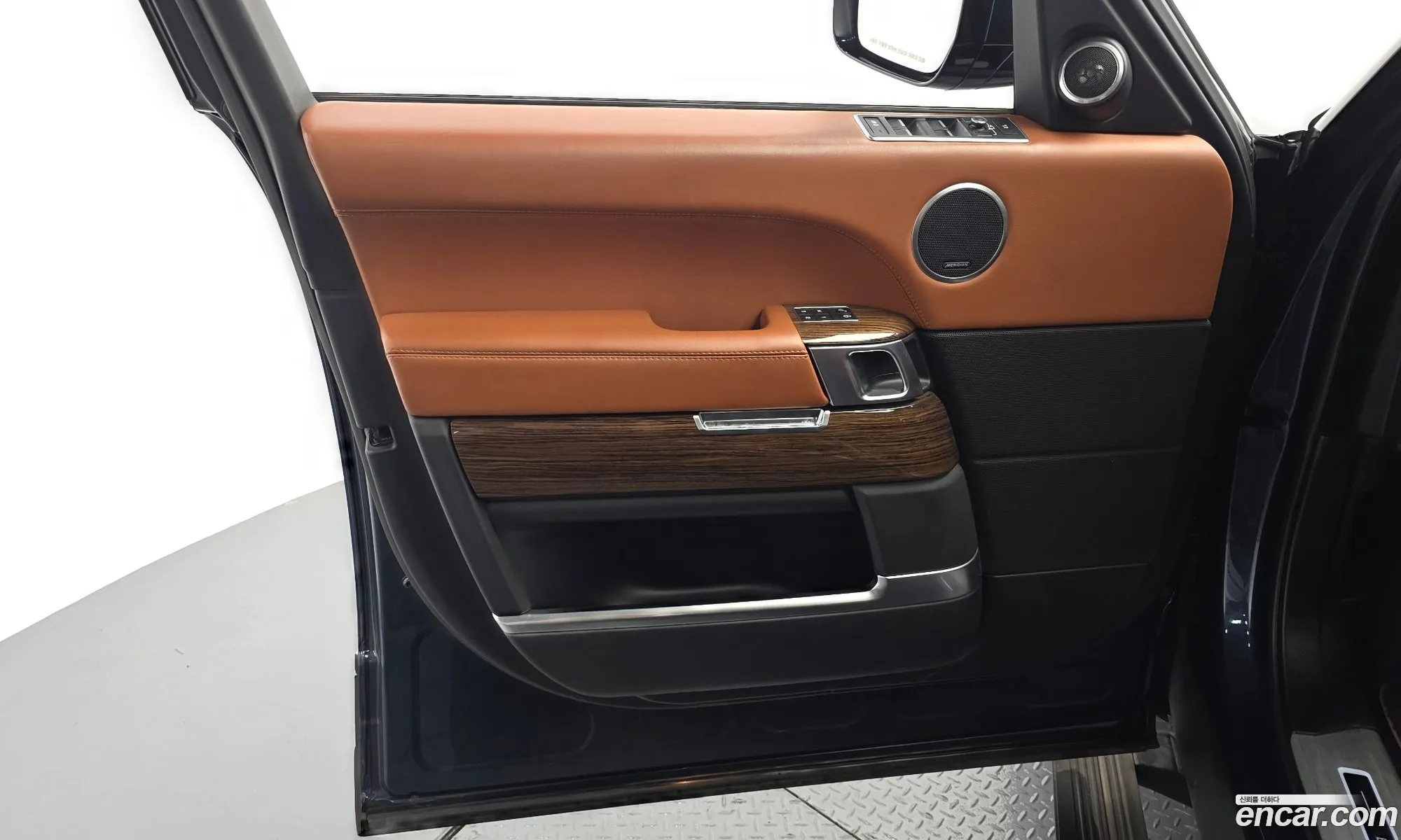 Land Rover Range Rover 2017 — 38