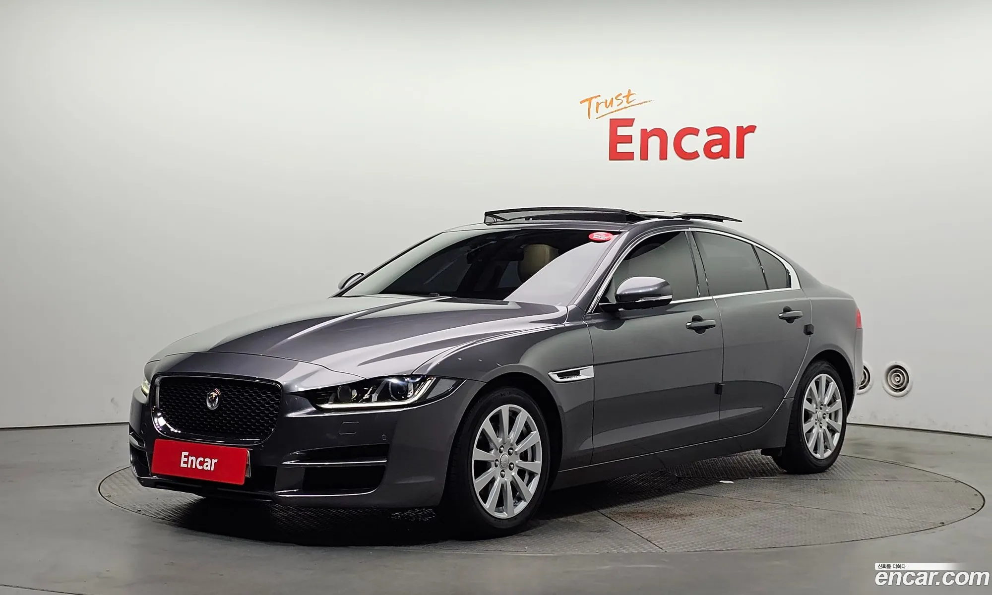 Jaguar XE 2016 — 7
