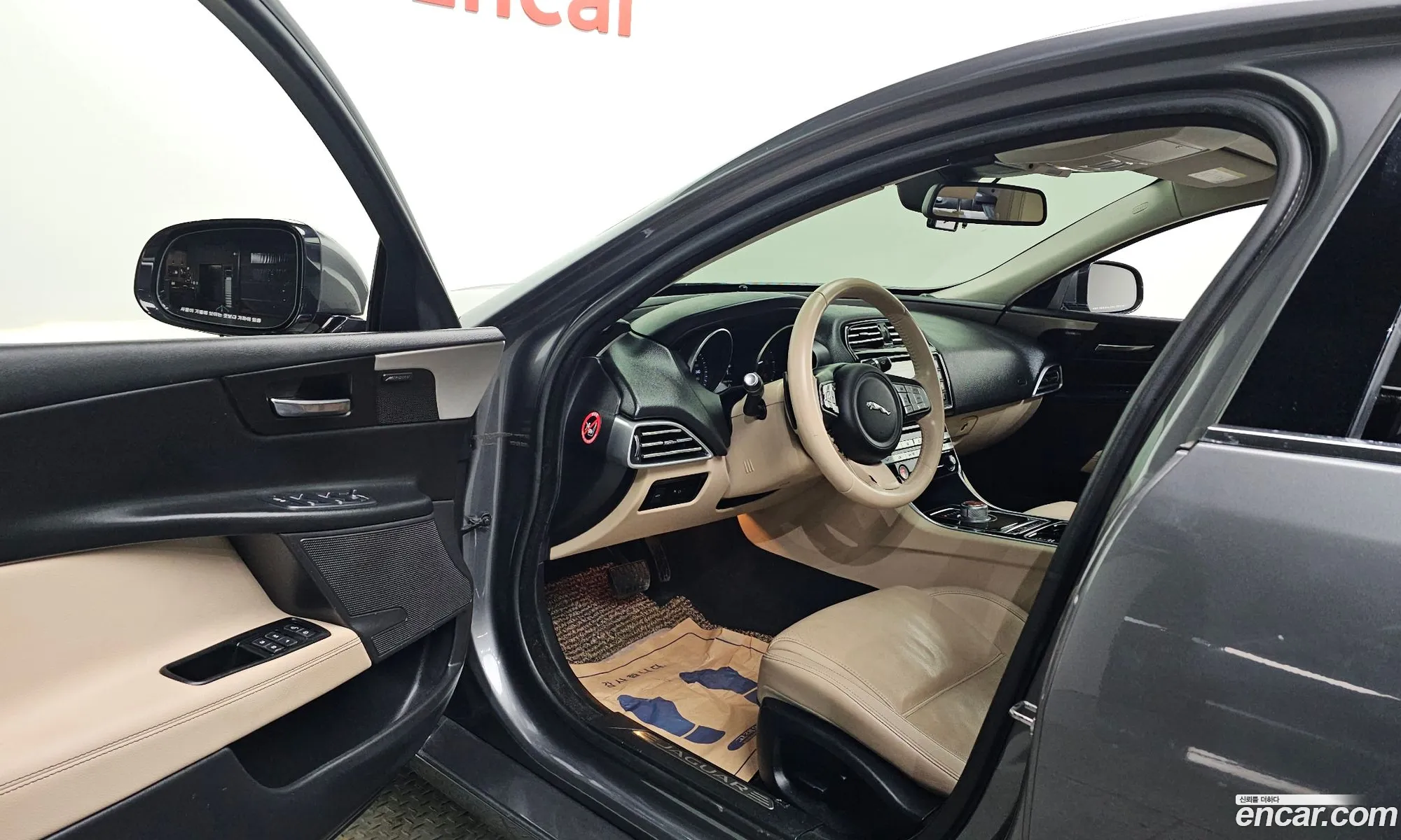 Jaguar XE 2016 — 12