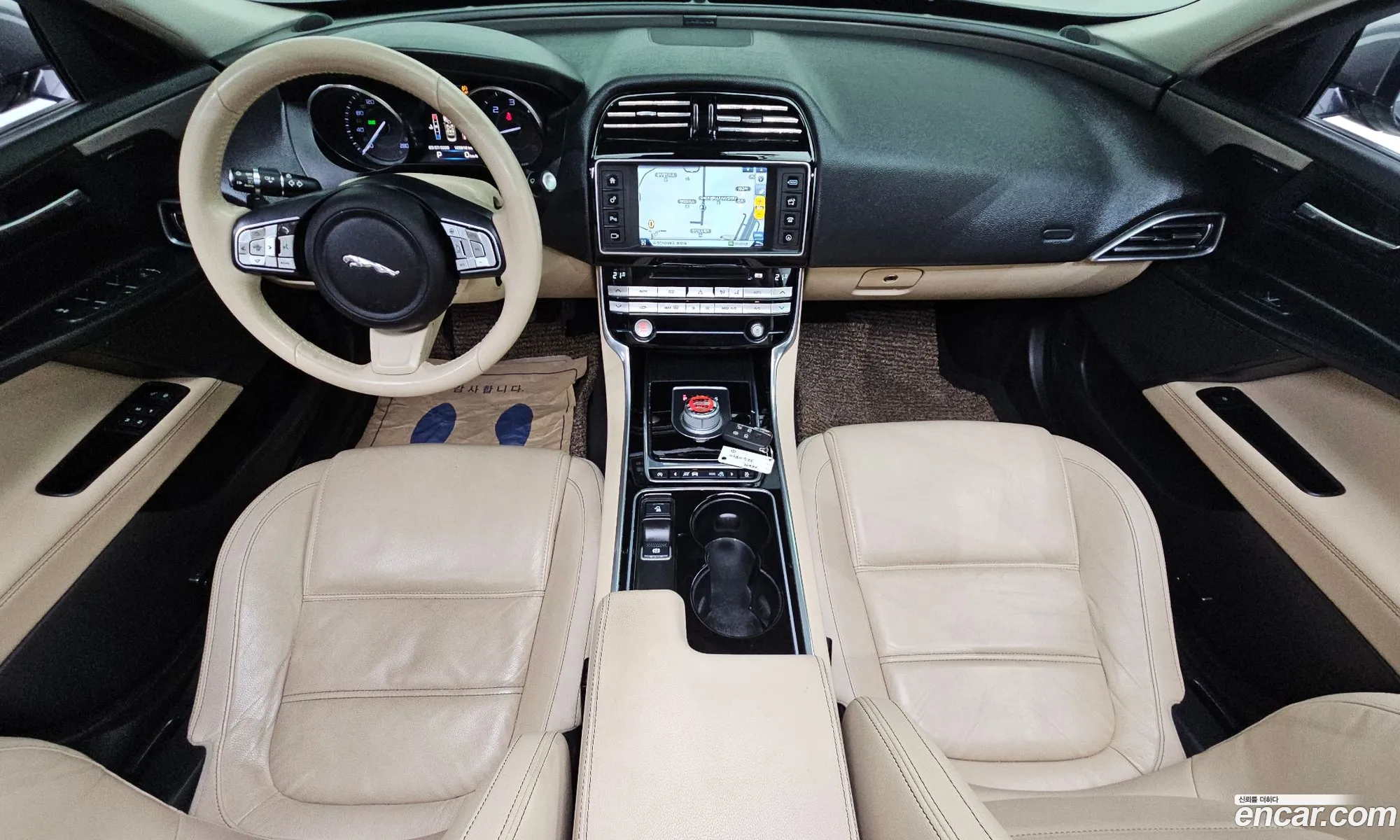 Jaguar XE 2016 — 11