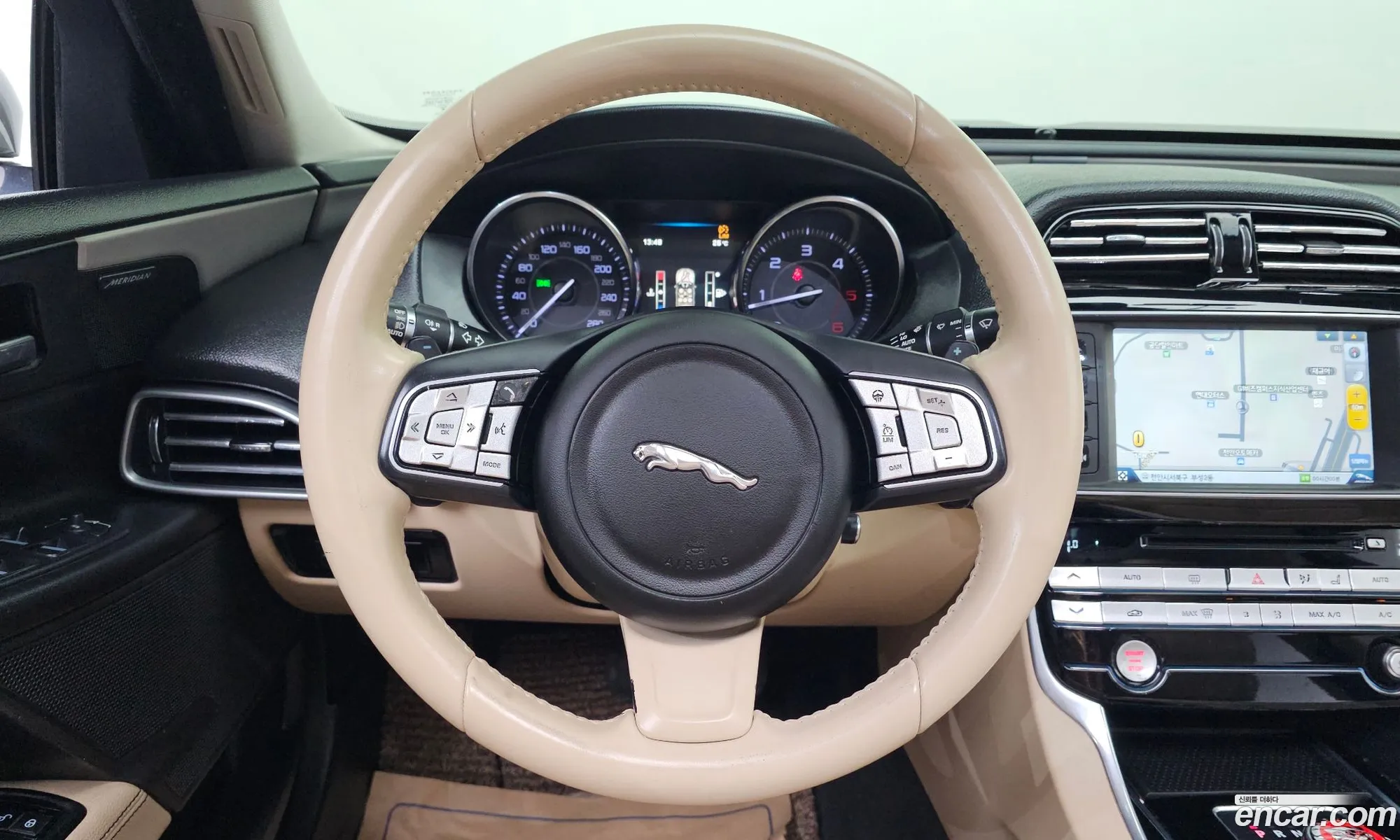 Jaguar XE 2016 — 20