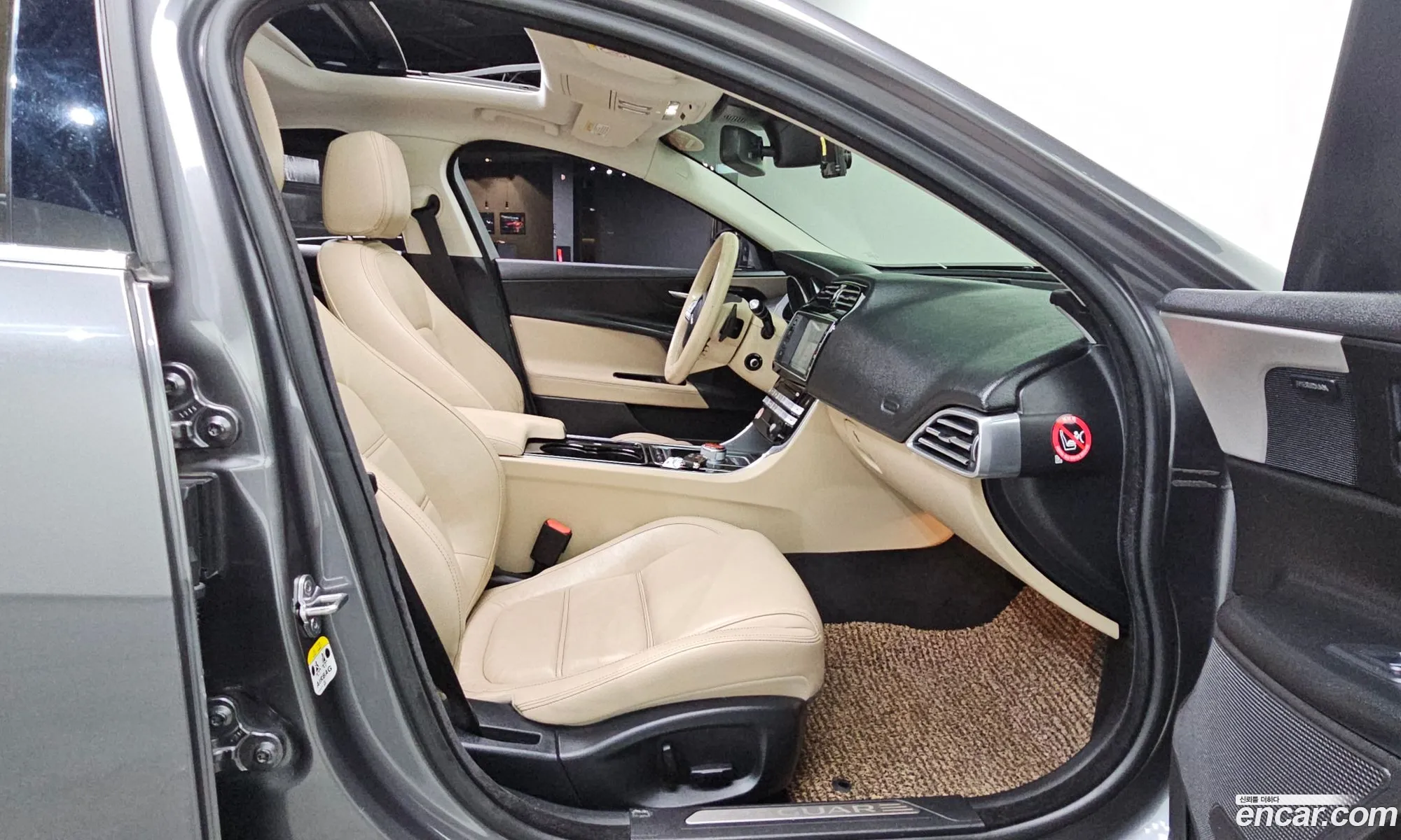 Jaguar XE 2016 — 2