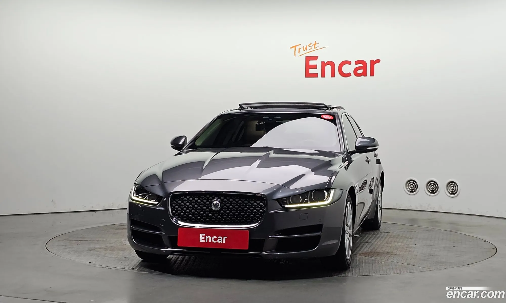 Jaguar XE 2016 — 9
