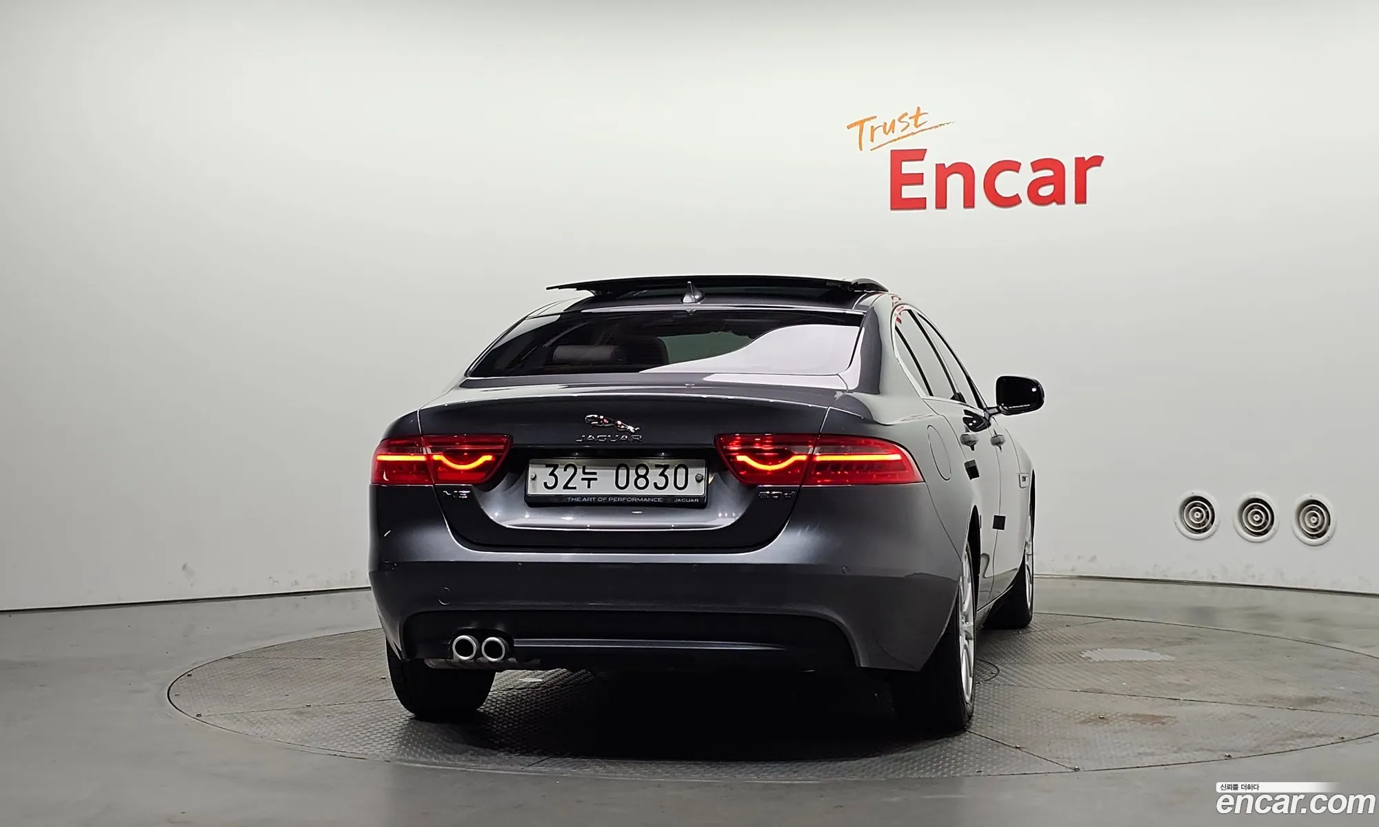 Jaguar XE 2016 — 8