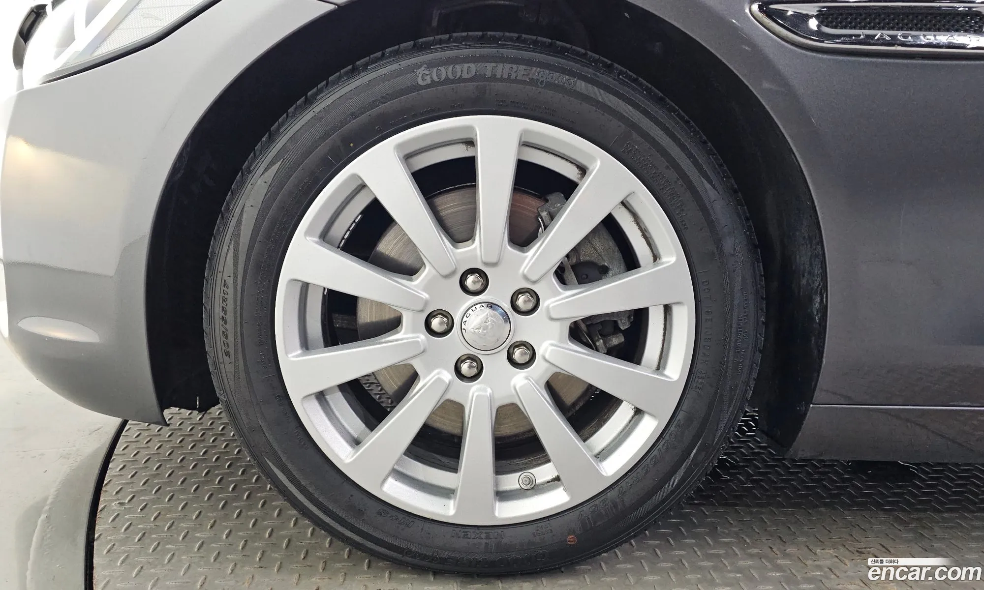 Jaguar XE 2016 — 10