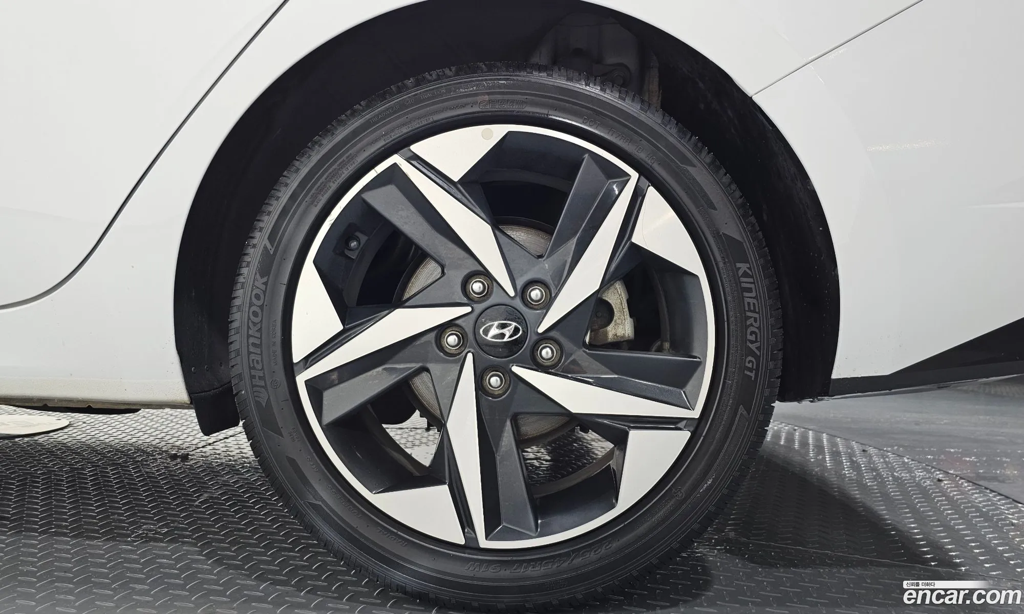 Hyundai Elantra Hybrid 2022 — 16
