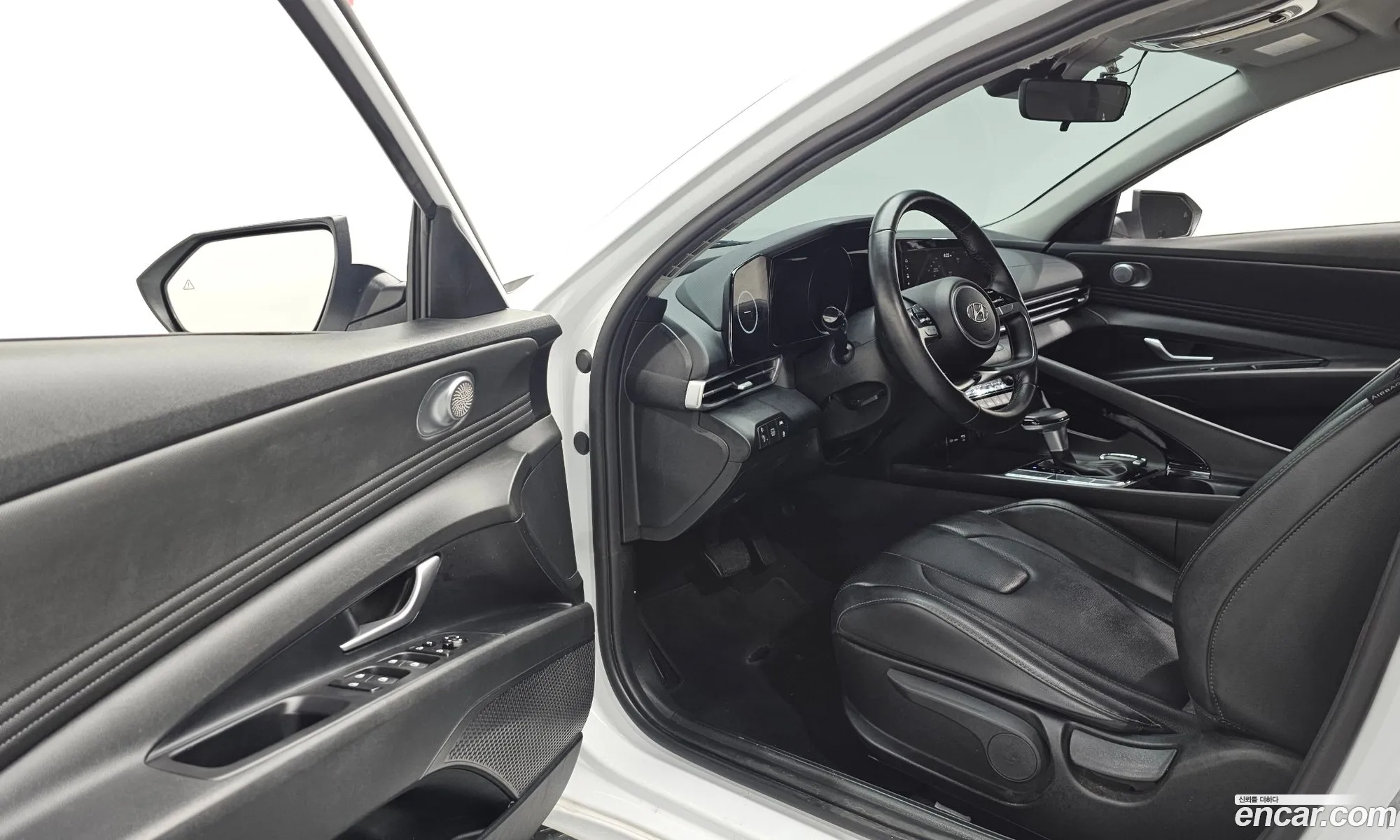 Hyundai Elantra Hybrid 2022 — 21