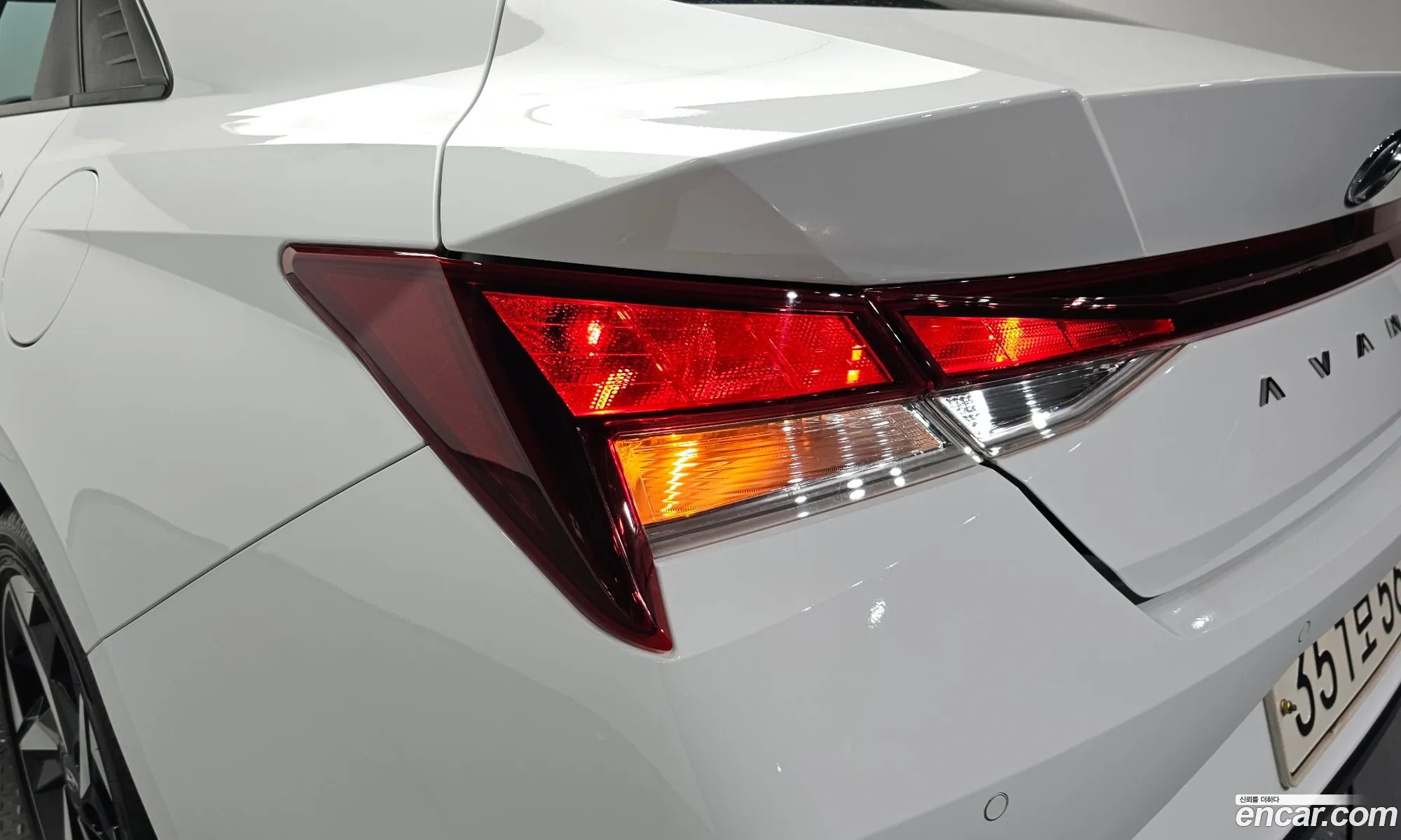 Hyundai Elantra Hybrid 2022 — 23