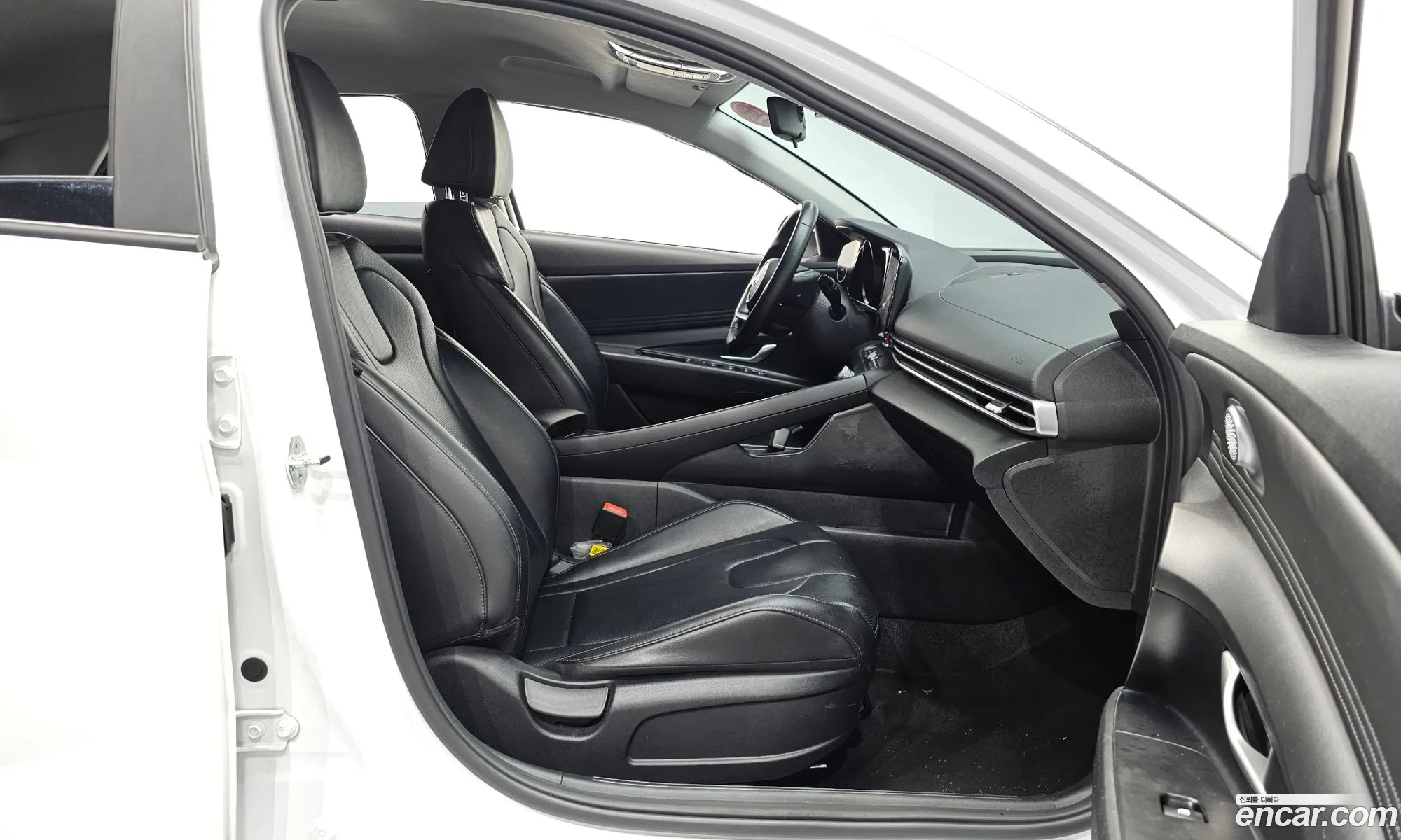 Hyundai Elantra Hybrid 2022 — 11