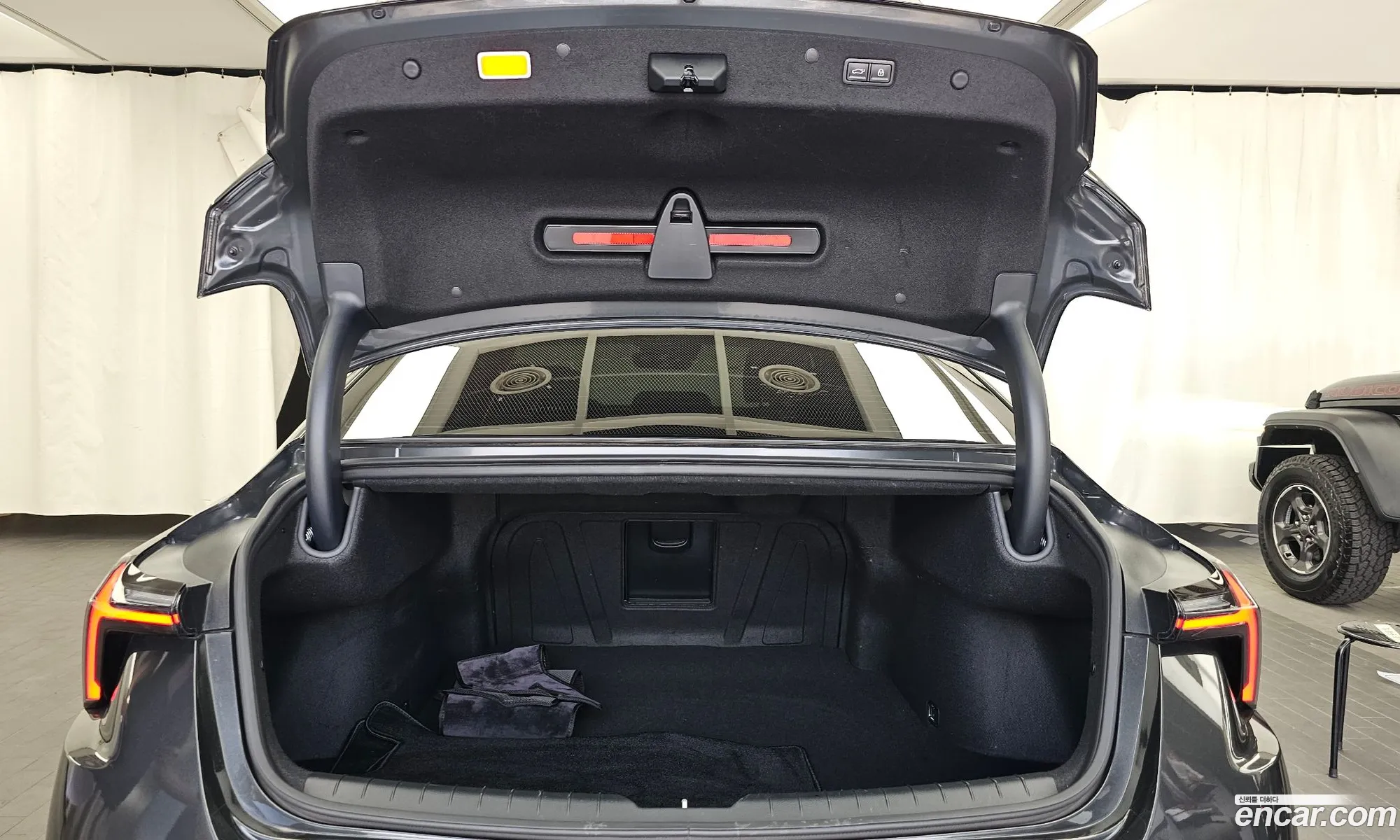 Kia K8 Hybrid 2024 — 18