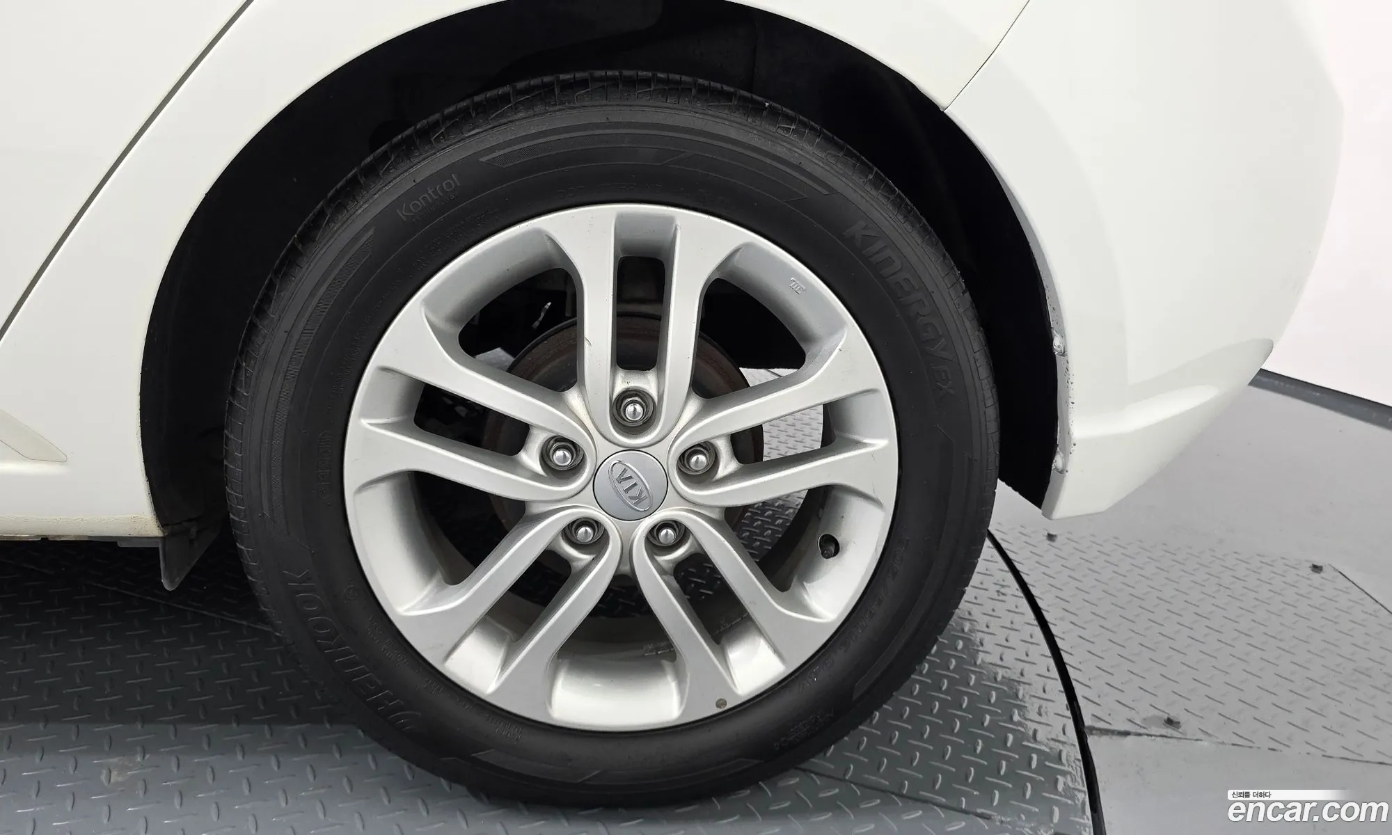 Kia Forte Hatchback 2012 — 17