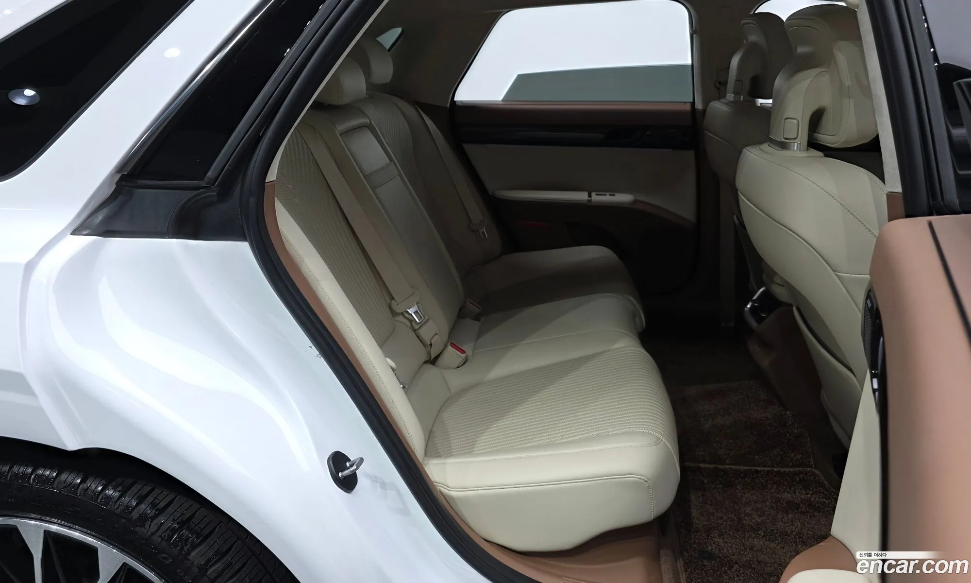 Hyundai Grandeur Hybrid 2023 — 19