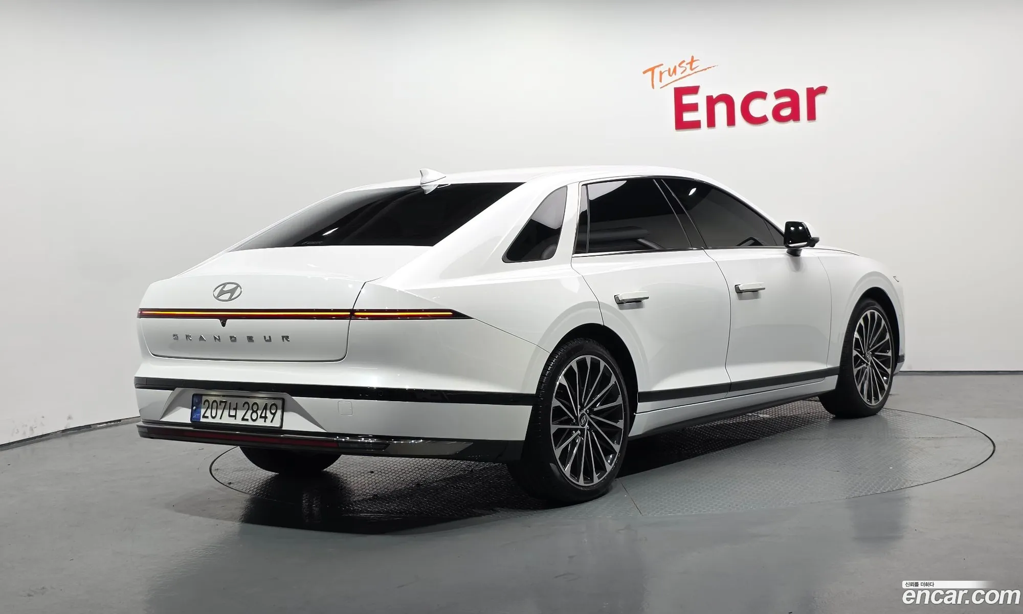 Hyundai Grandeur Hybrid 2023 — 47