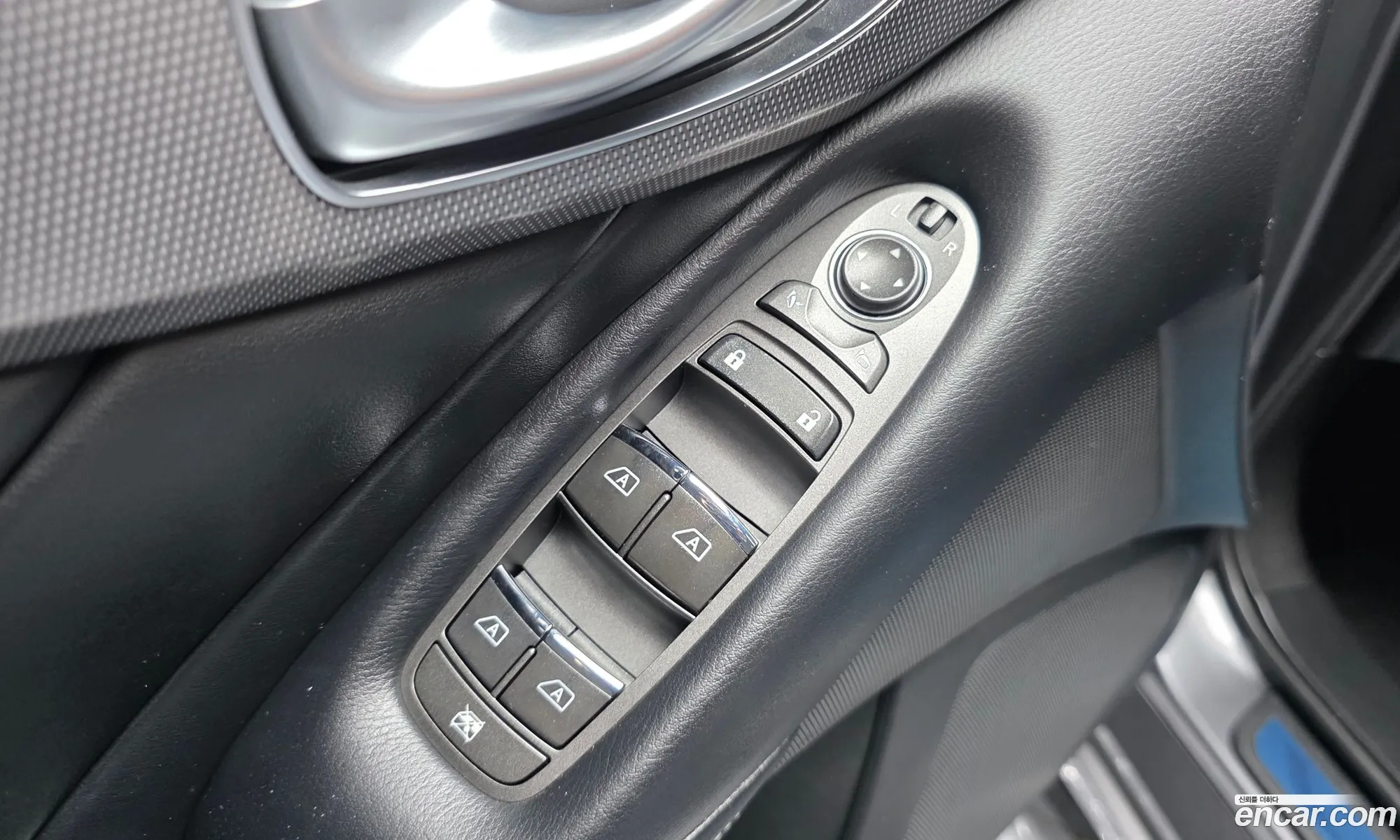 Infiniti Q50 2016 JNKDV71E3GM552261 — 18