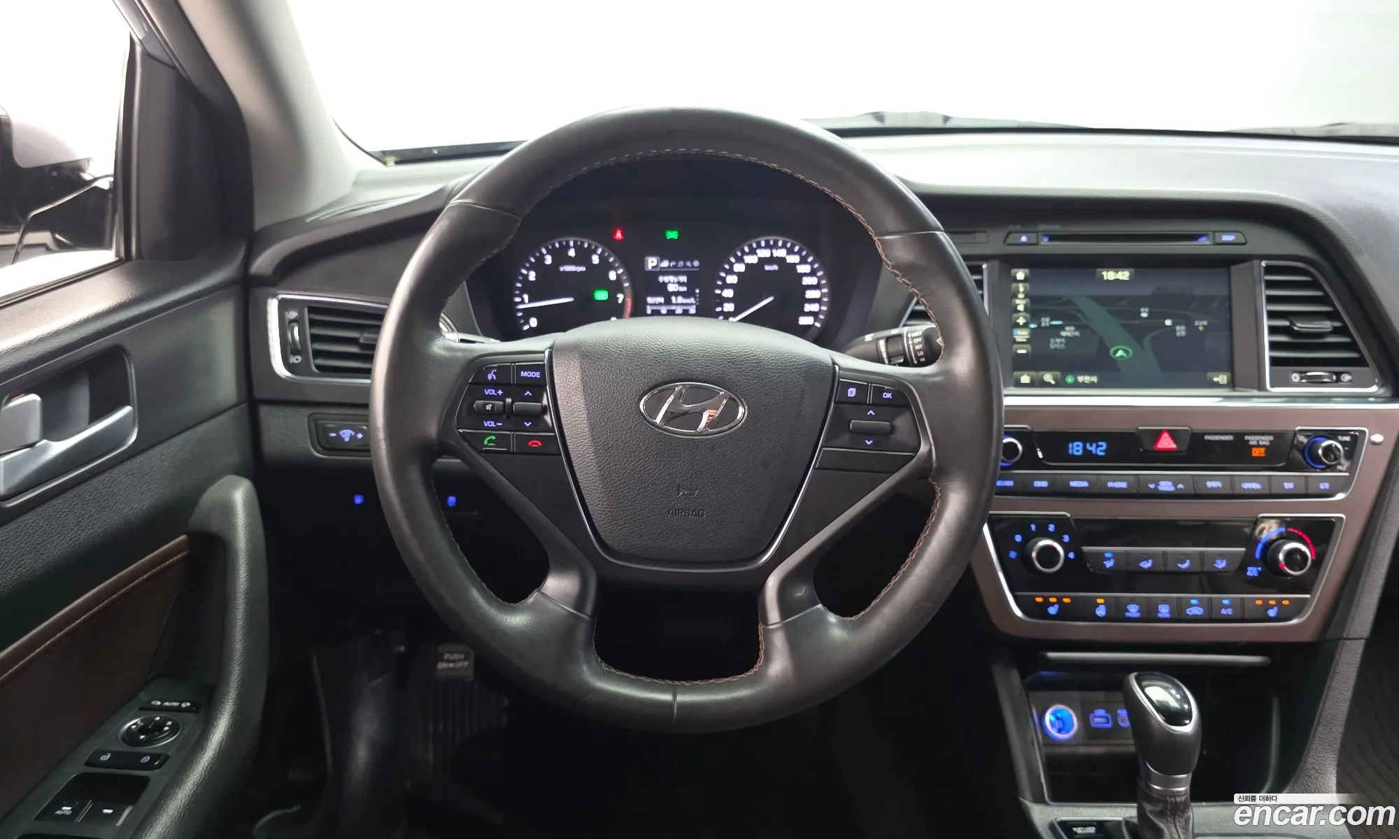 Hyundai LF Sonata 2016 — 22