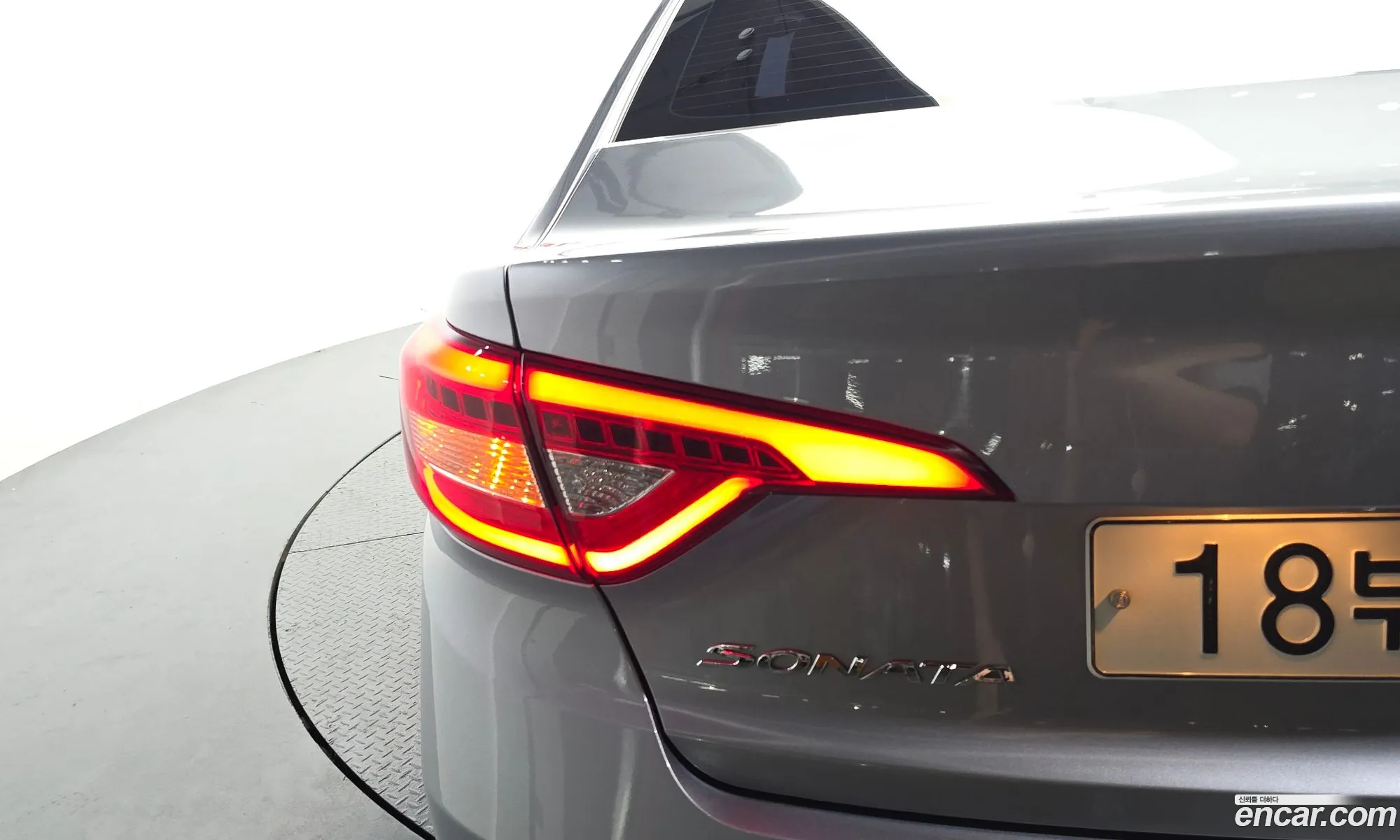 Hyundai LF Sonata 2016 — 27