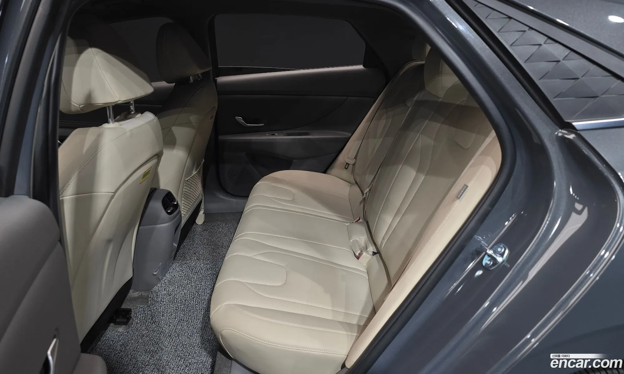 Hyundai Elantra 2025 — 9