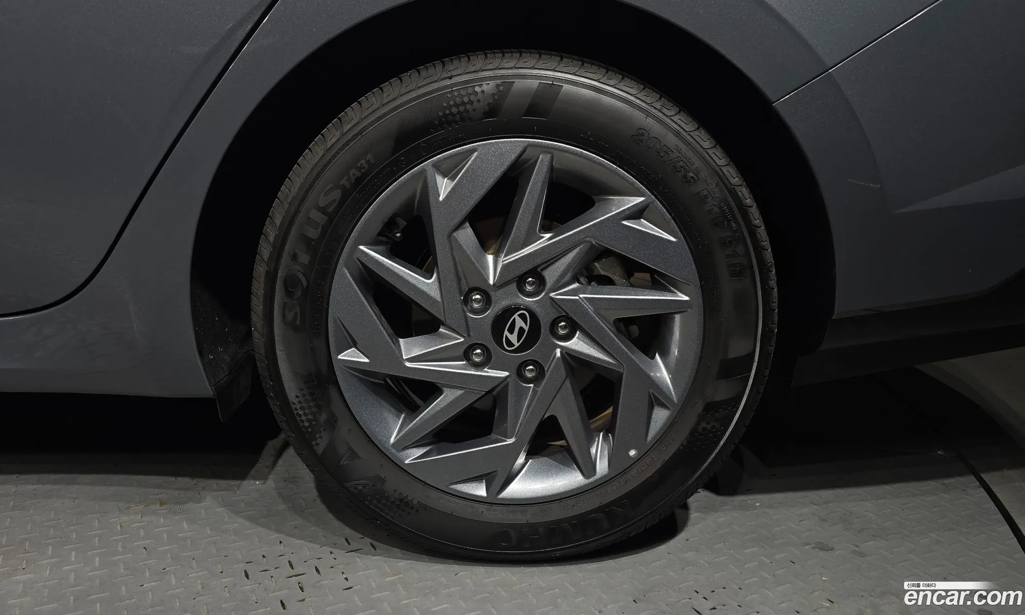 Hyundai Elantra 2025 — 10