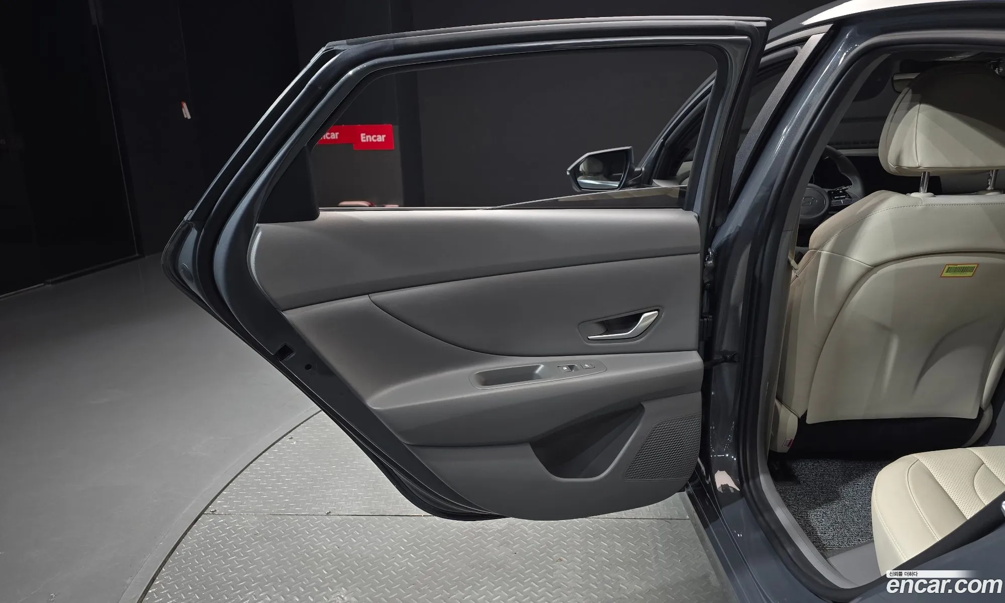 Hyundai Elantra 2025 — 4