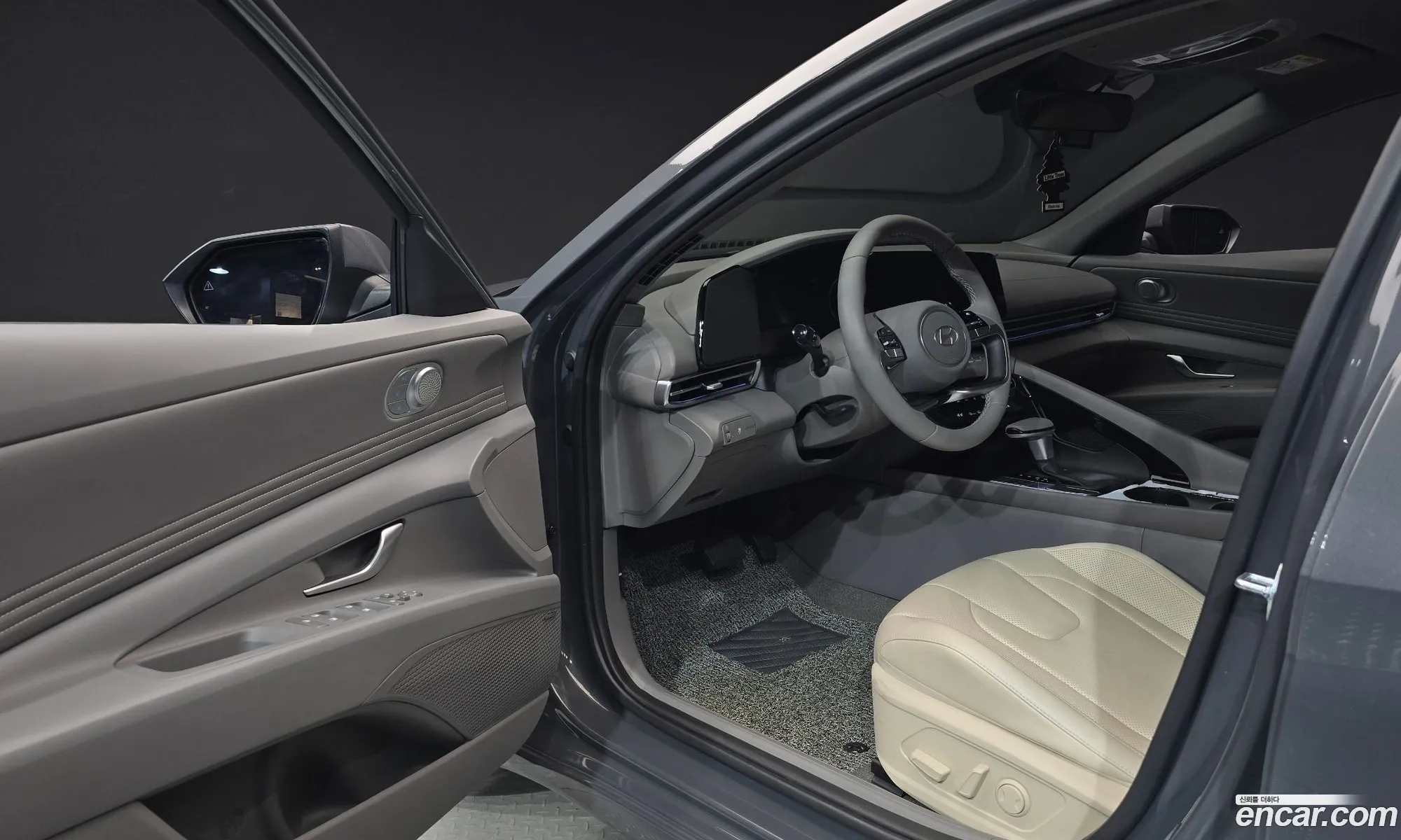 Hyundai Elantra 2025 — 14