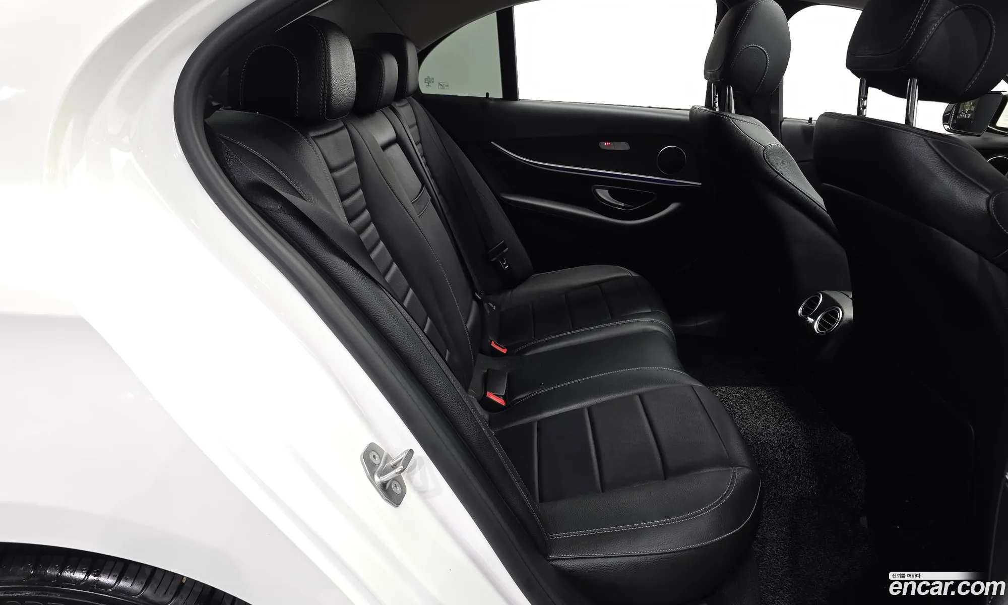 Mercedes-Benz E-Class W213 2018 — 12