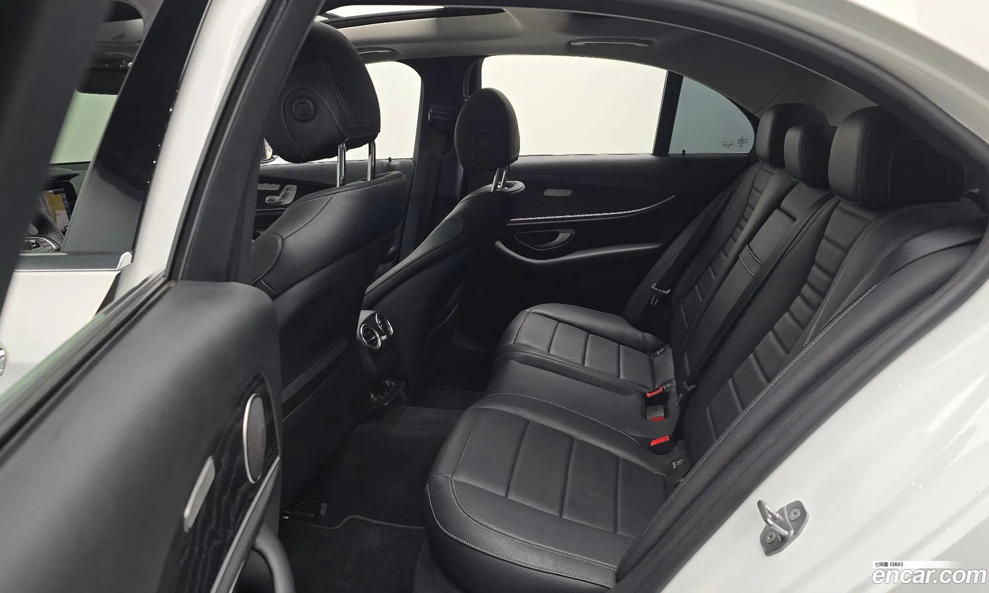 Mercedes-Benz E-Class W213 2016 WDDZF4JB0HA044007 — 16