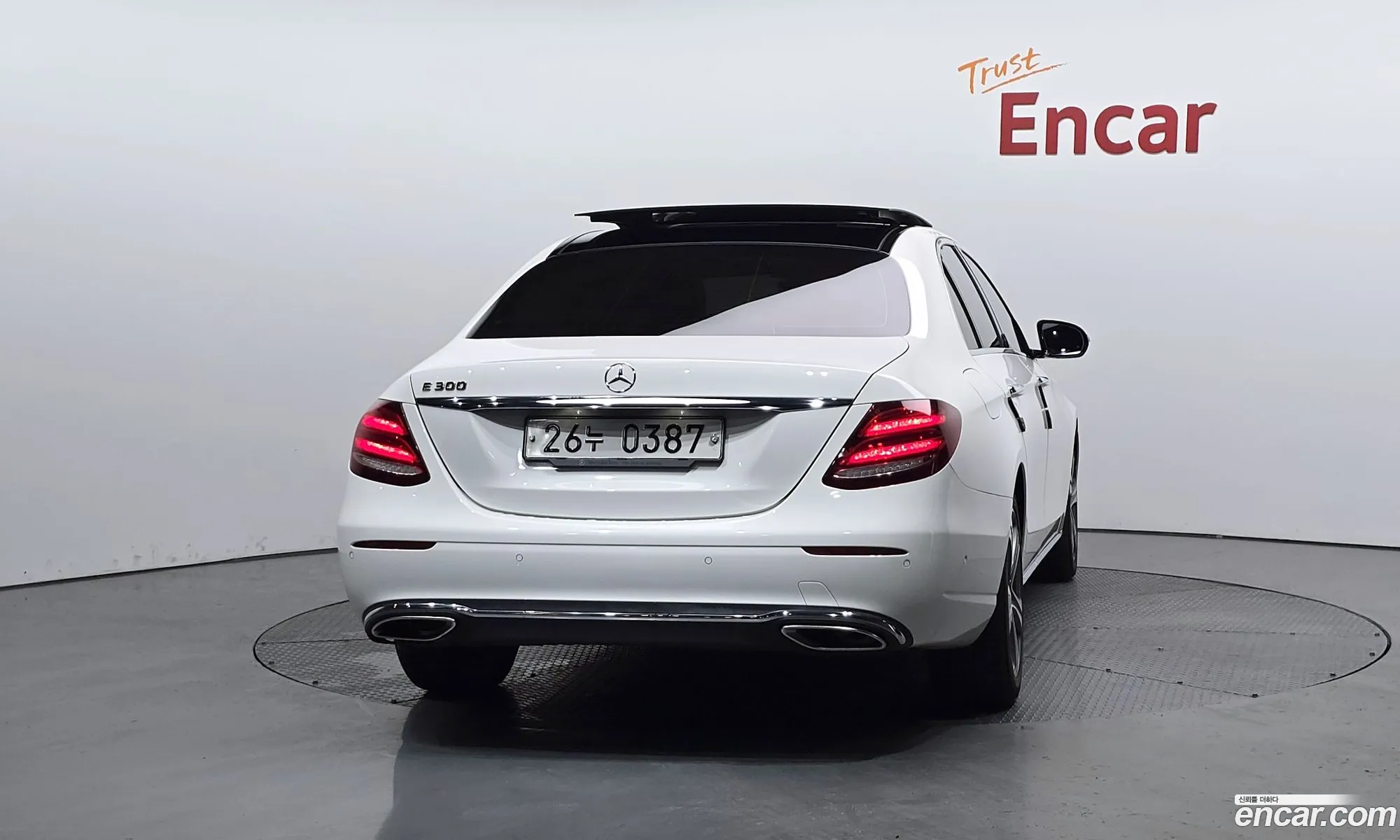 Mercedes-Benz E-Class W213 2016 WDDZF4JB0HA044007 — 18