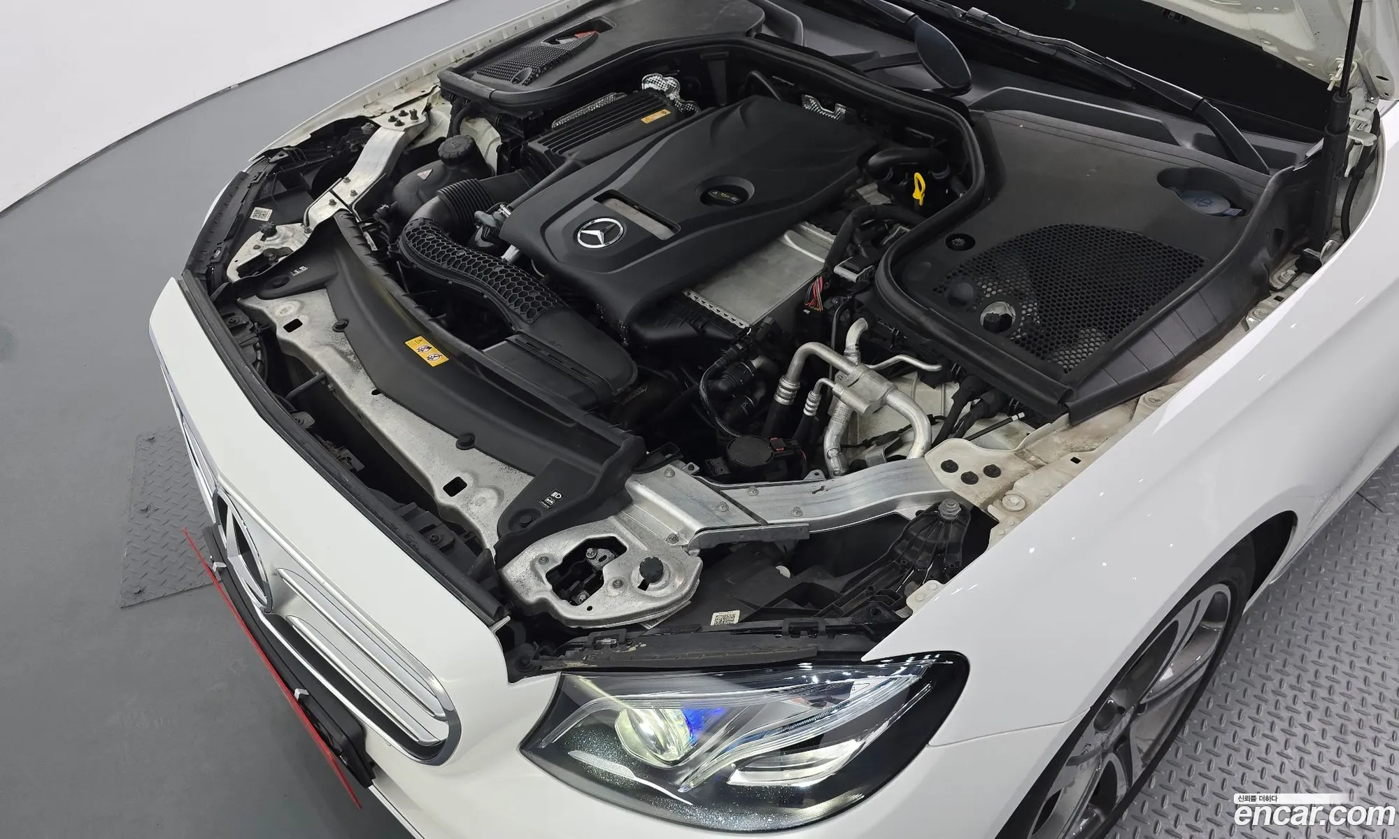 Mercedes-Benz E-Class W213 2016 WDDZF4JB0HA044007 — 12