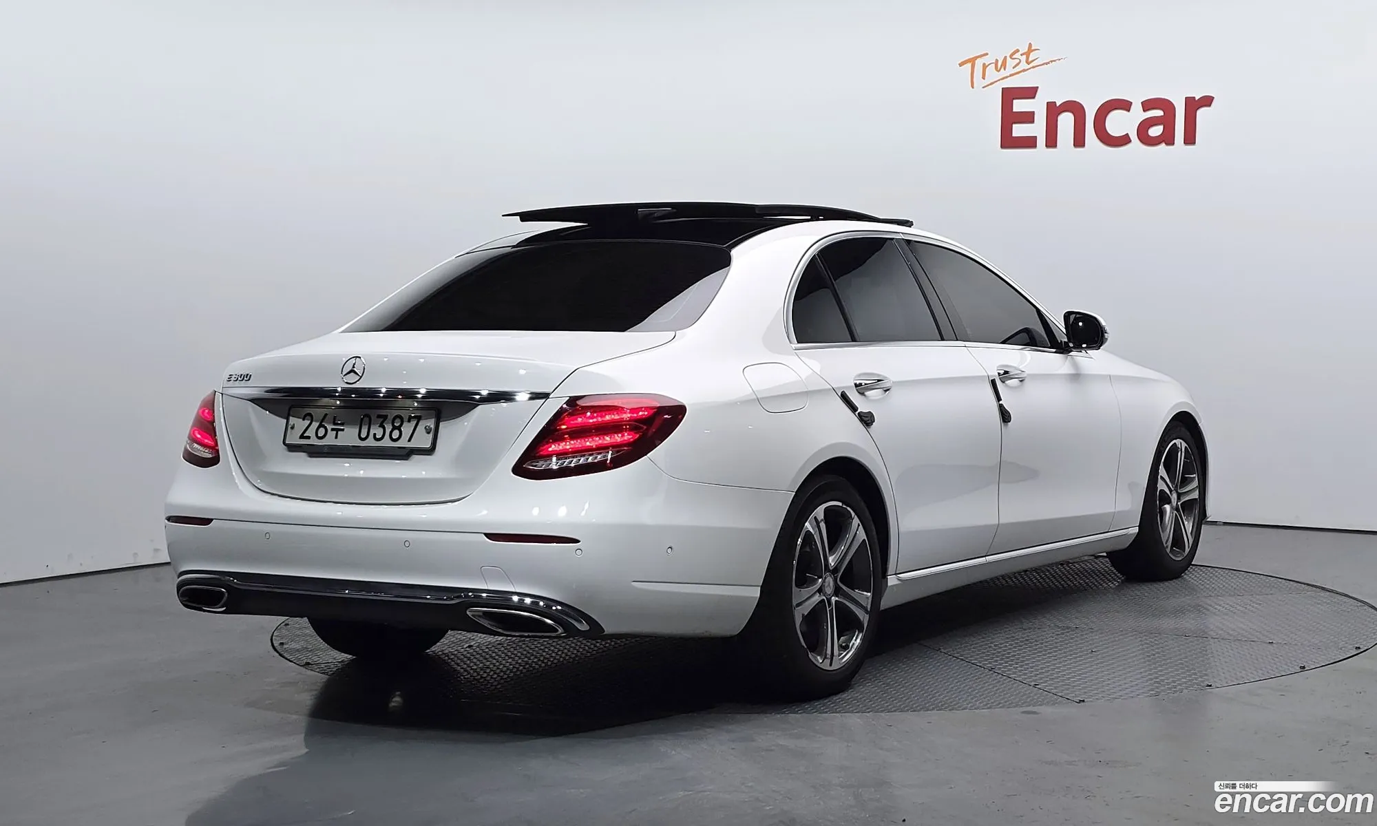 Mercedes-Benz E-Class W213 2016 WDDZF4JB0HA044007 — 15