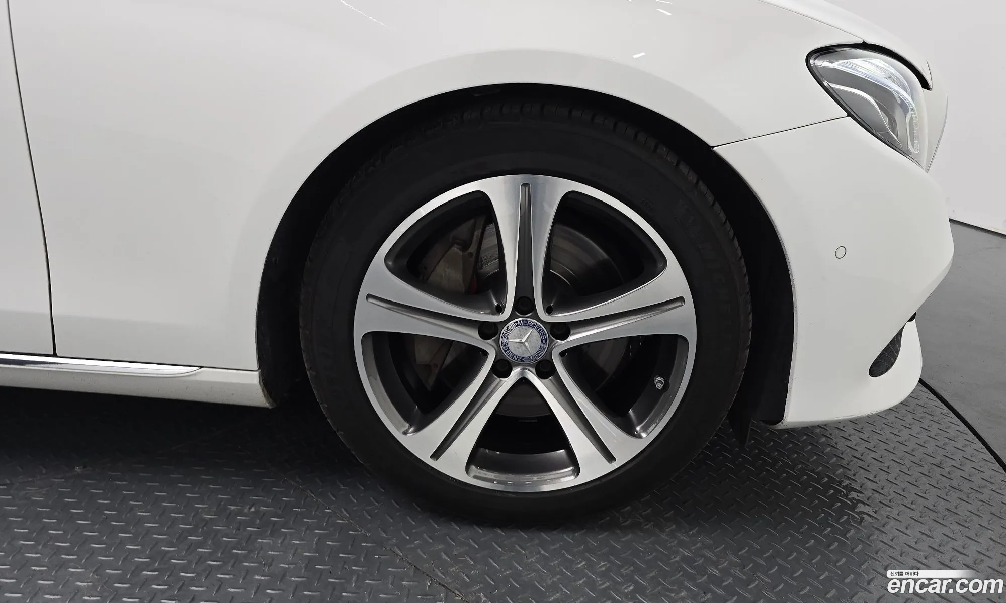 Mercedes-Benz E-Class W213 2016 WDDZF4JB0HA044007 — 23