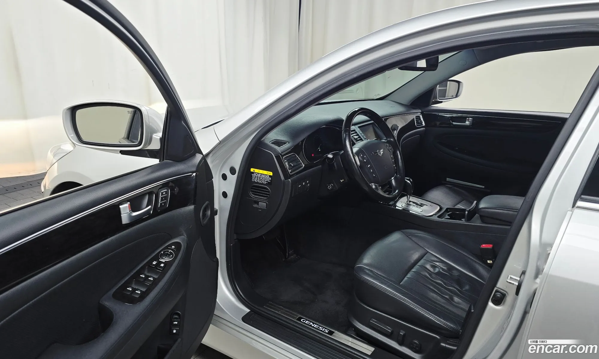 Hyundai Genesis 2011 — 2