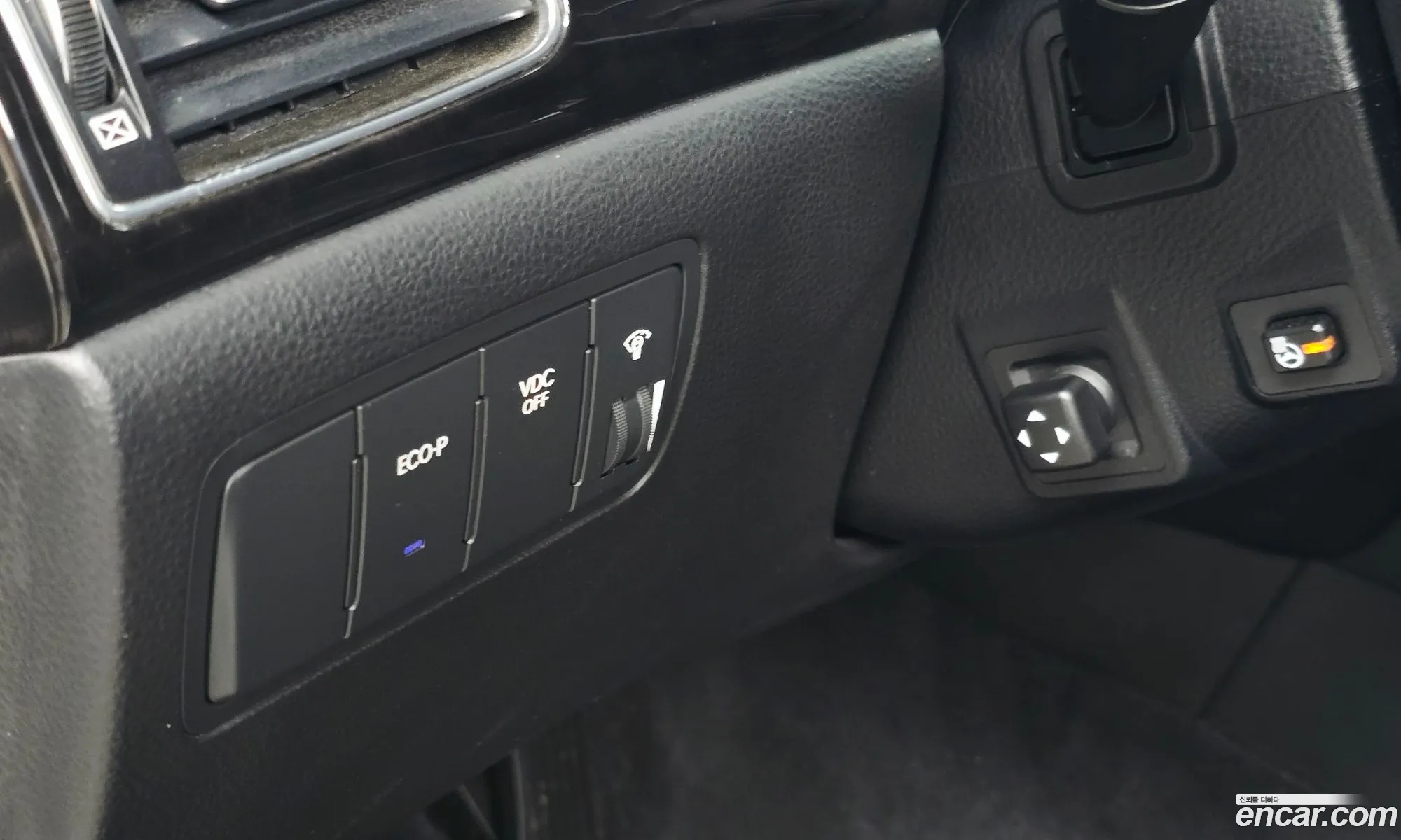 Hyundai Genesis 2011 — 26