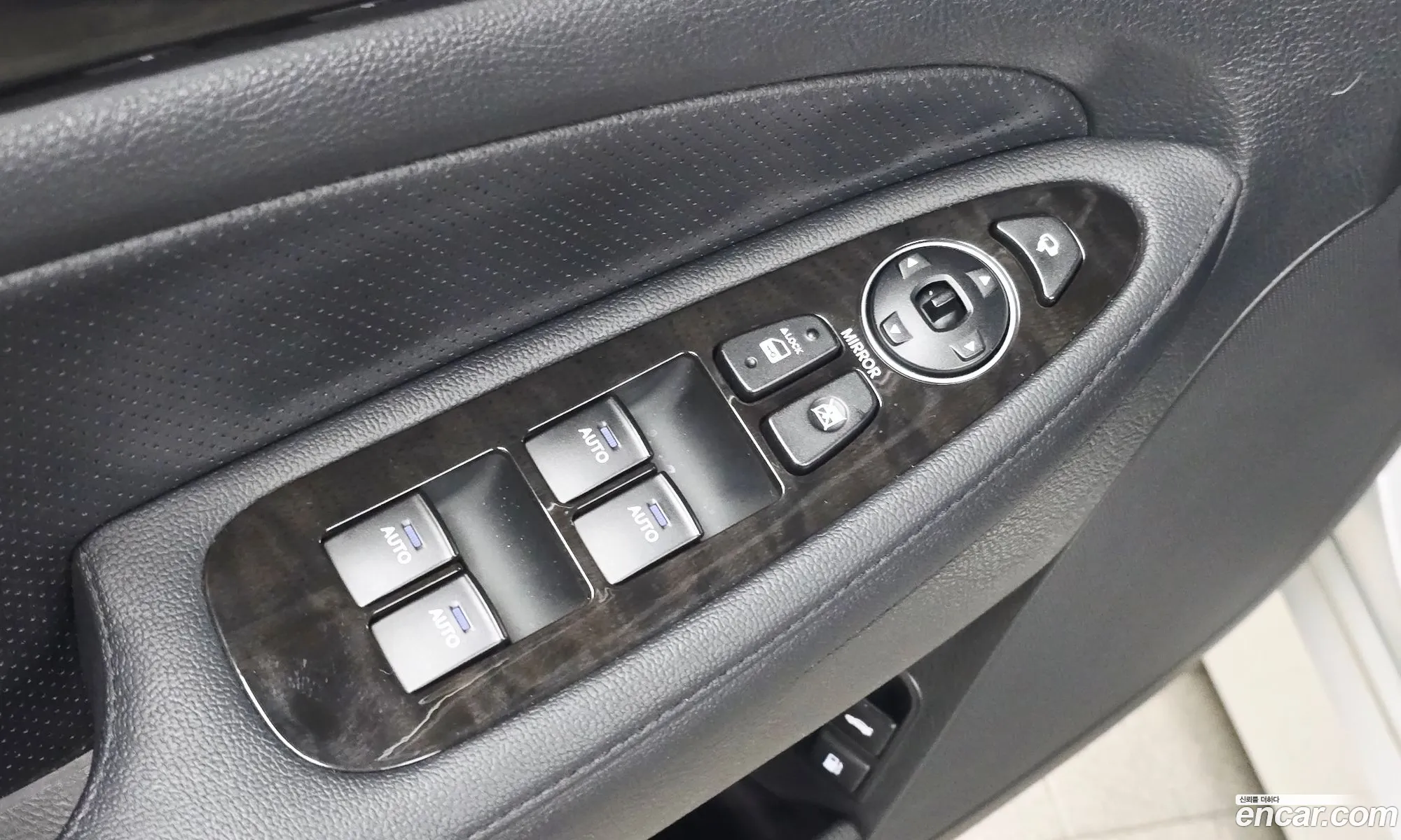 Hyundai Genesis 2011 — 20