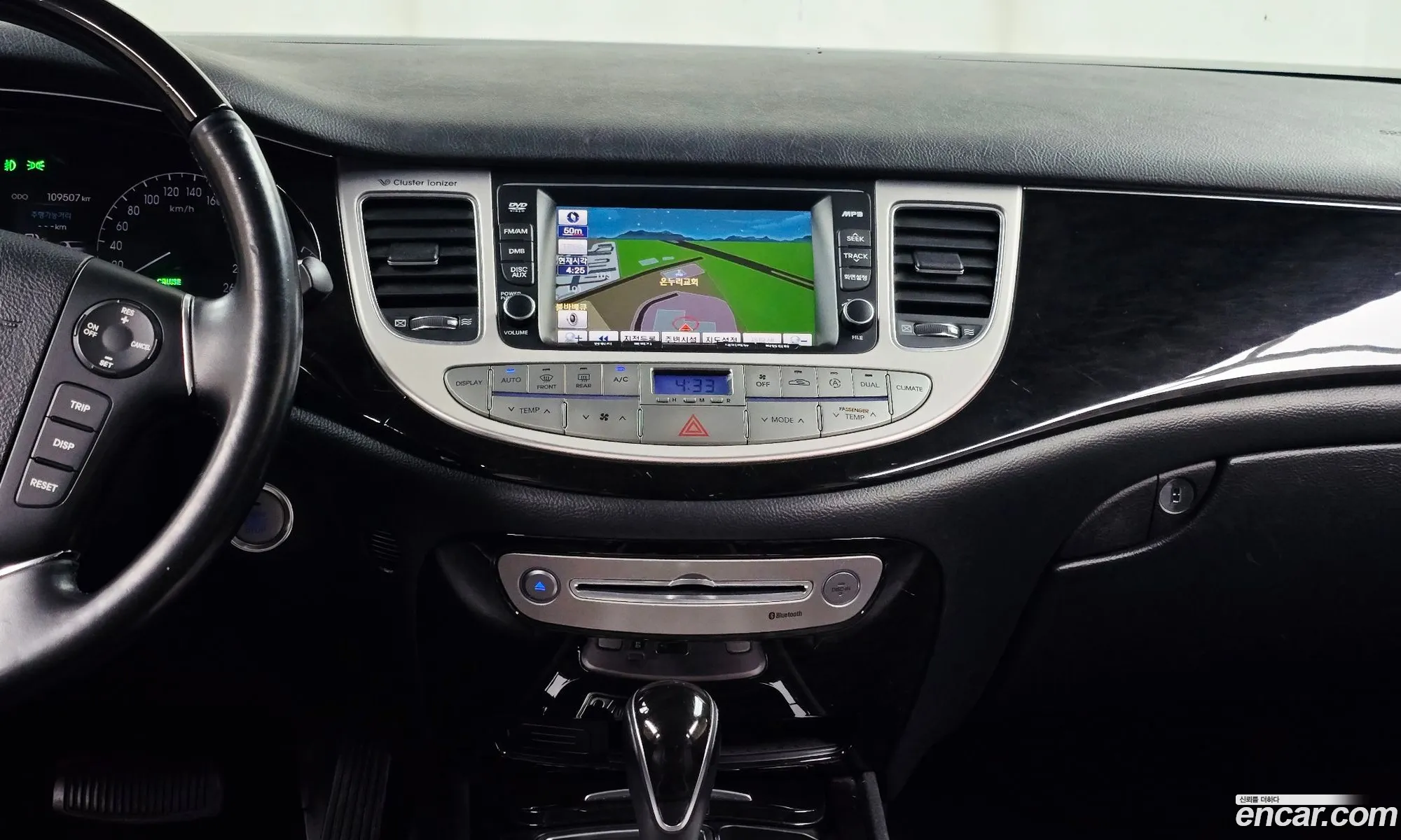 Hyundai Genesis 2011 — 30