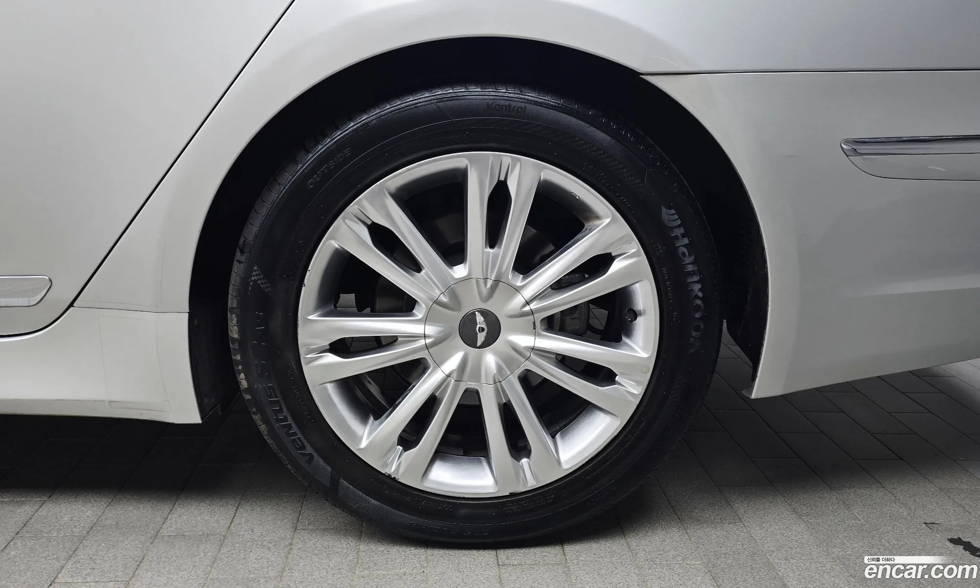 Hyundai Genesis 2011 — 13